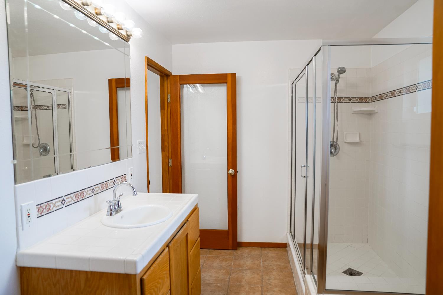 2104 W Magnolia Ave, Caruthers, CA 93609