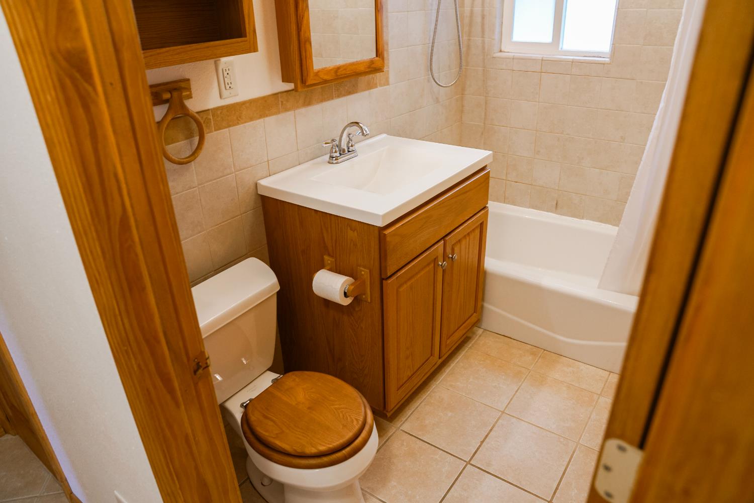 2104 W Magnolia Ave, Caruthers, CA 93609