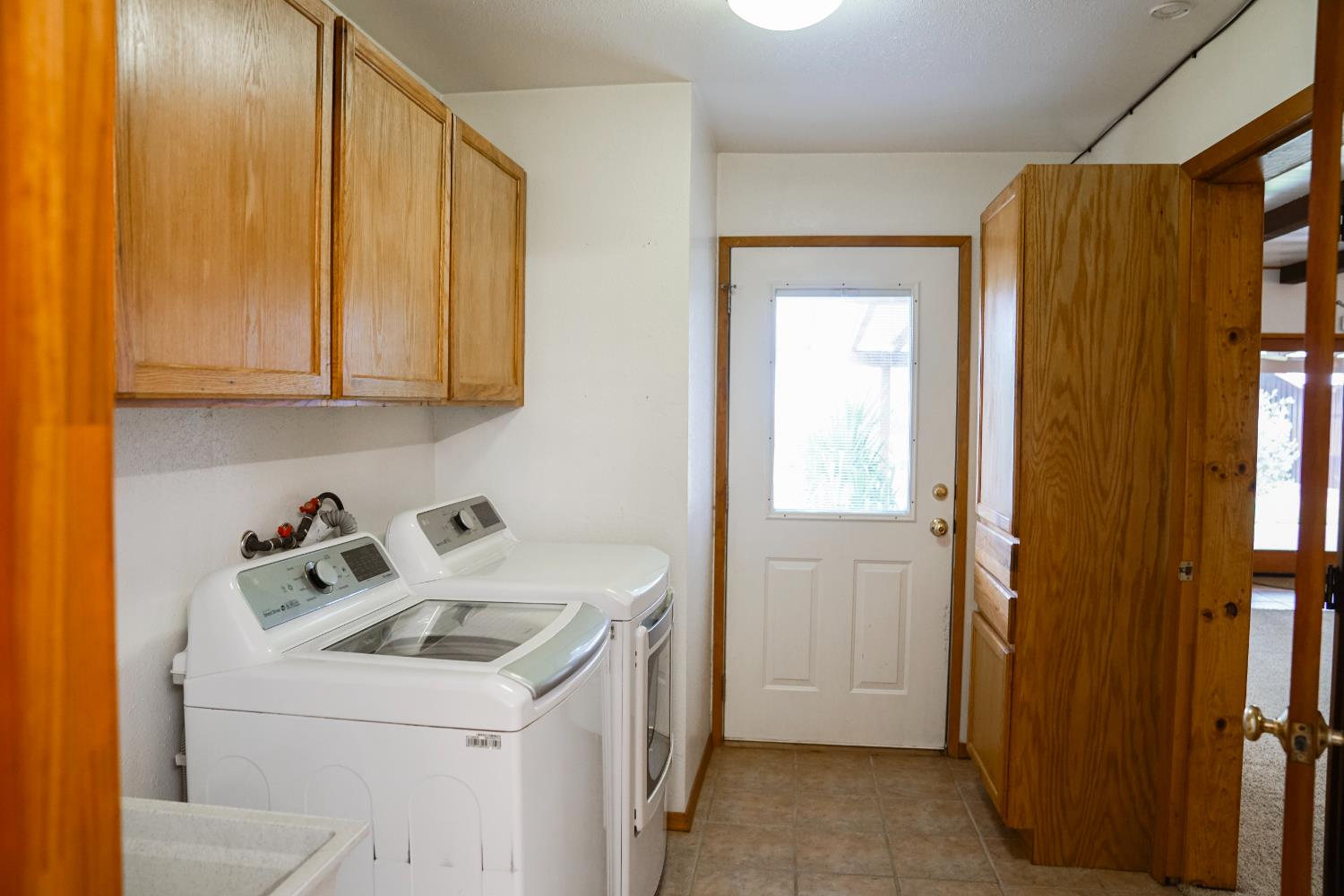 2104 W Magnolia Ave, Caruthers, CA 93609