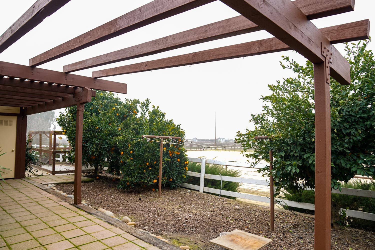 2104 W Magnolia Ave, Caruthers, CA 93609