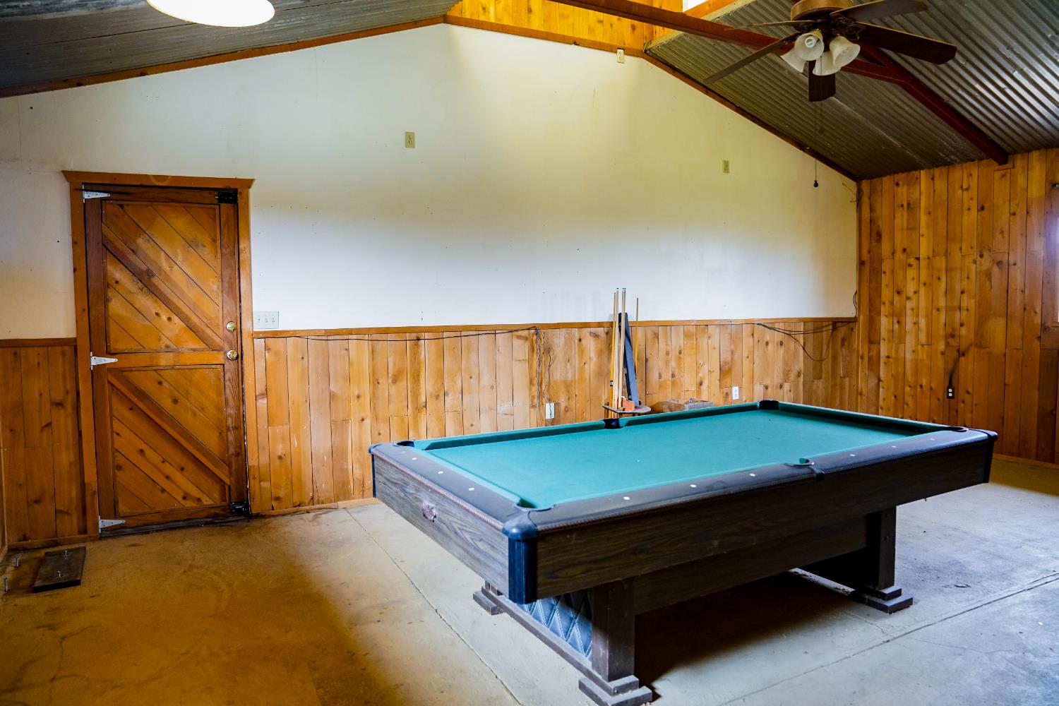 2104 W Magnolia Ave, Caruthers, CA 93609