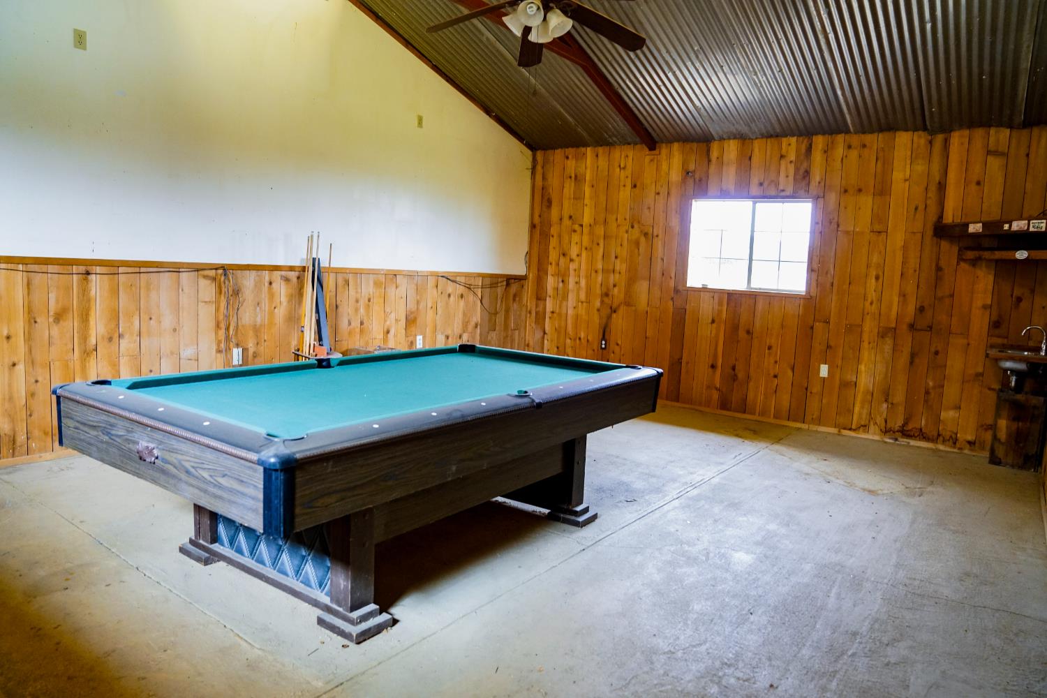 2104 W Magnolia Ave, Caruthers, CA 93609