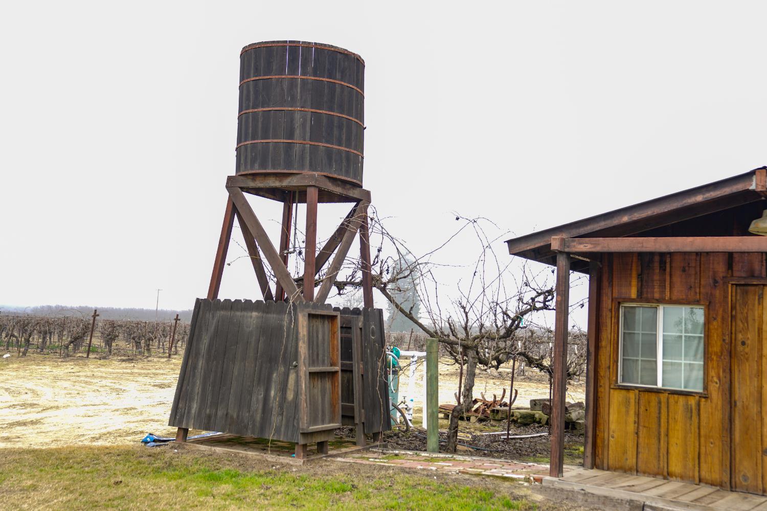 2104 W Magnolia Ave, Caruthers, CA 93609