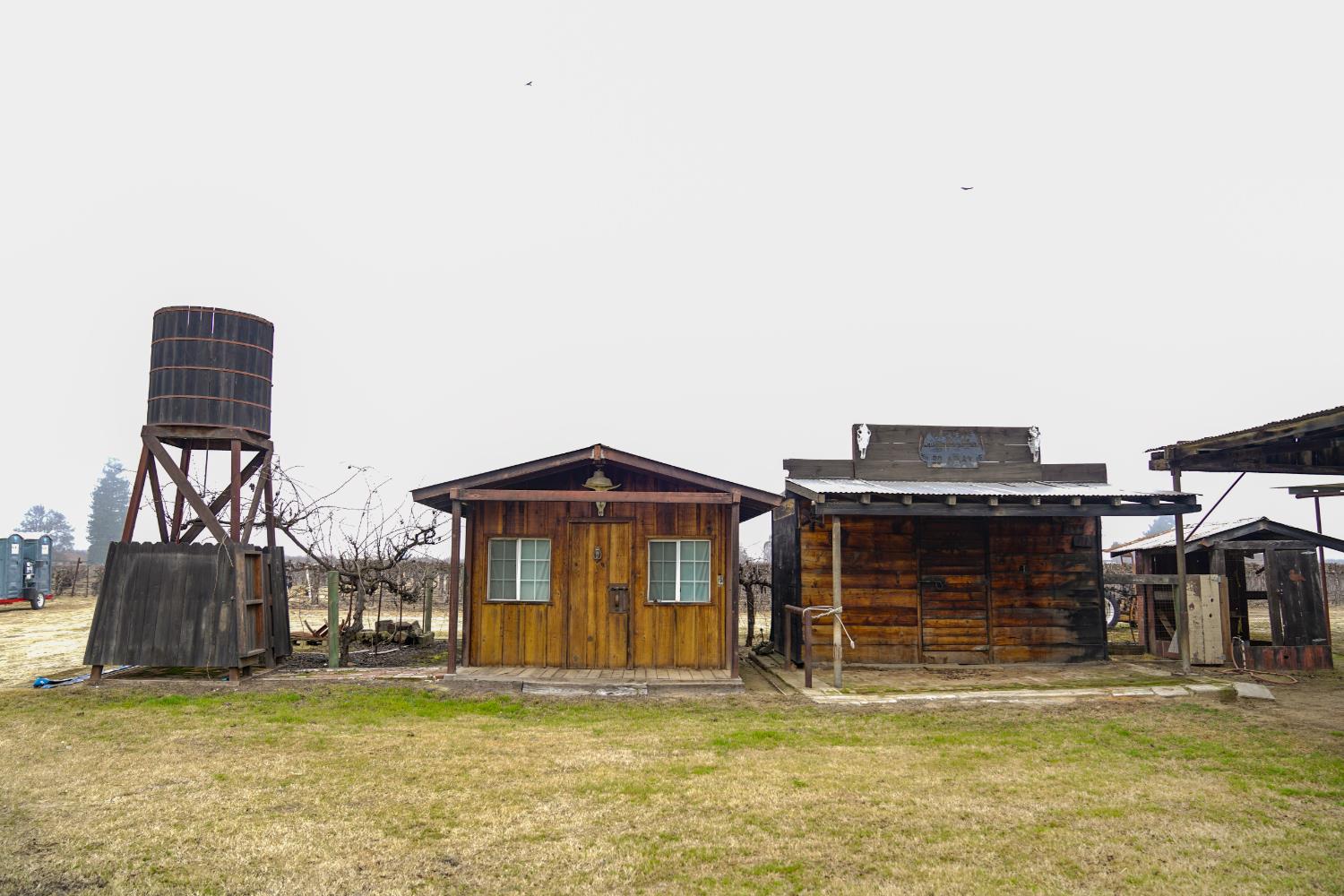 2104 W Magnolia Ave, Caruthers, CA 93609