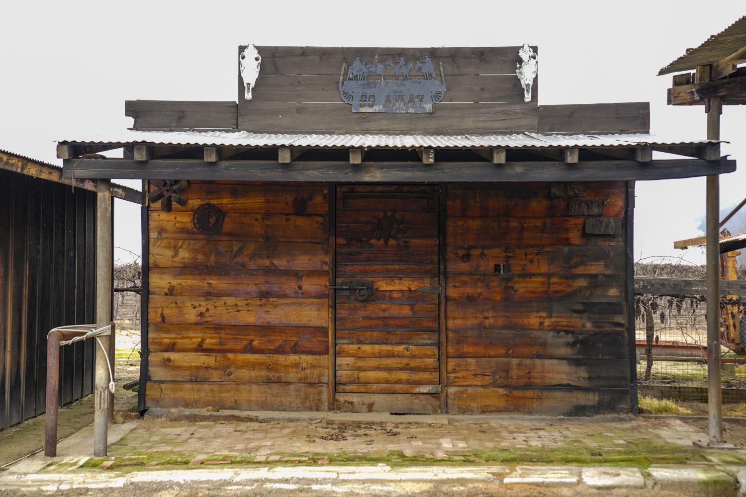 2104 W Magnolia Ave, Caruthers, CA 93609