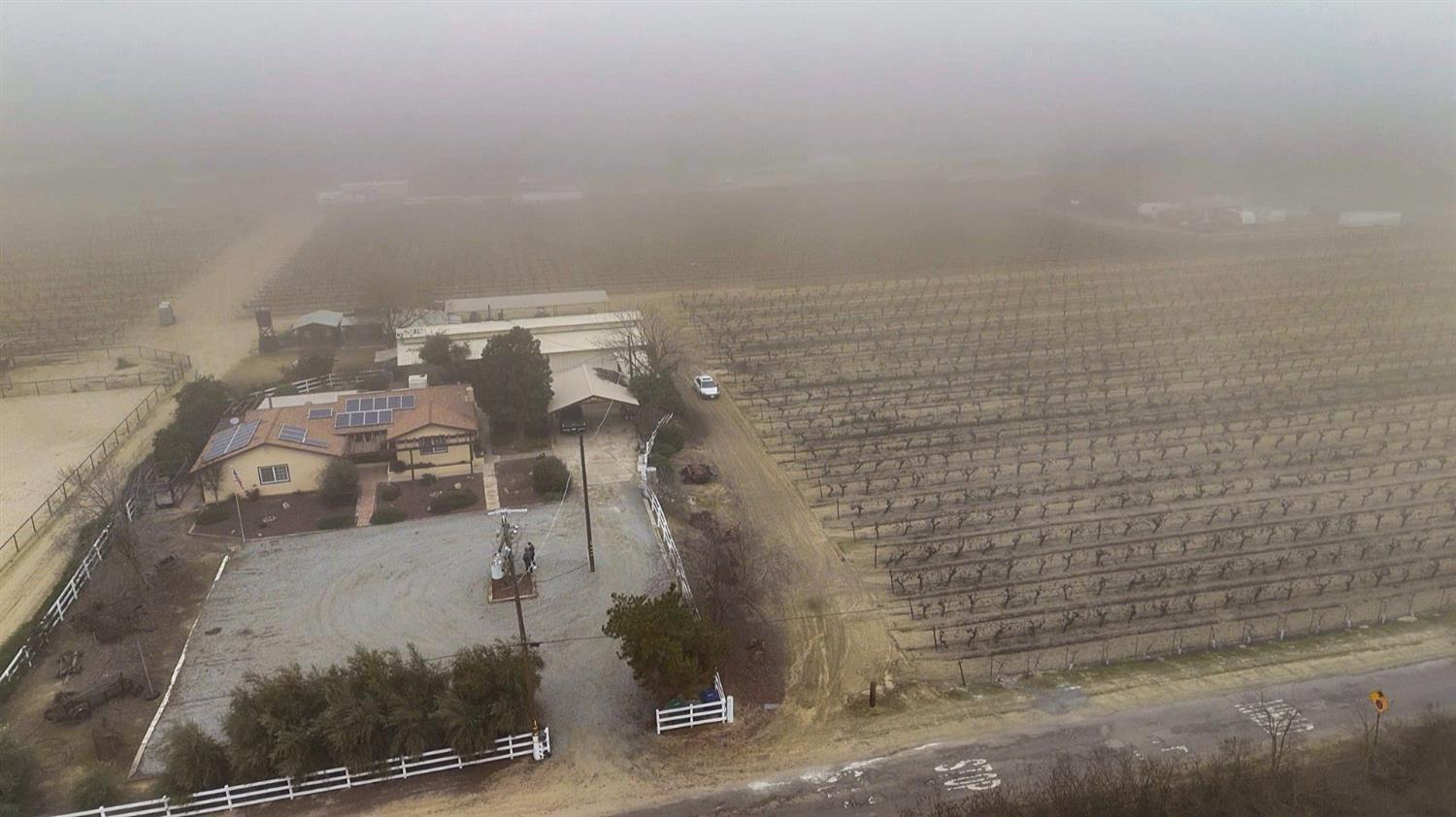 2104 W Magnolia Ave, Caruthers, CA 93609