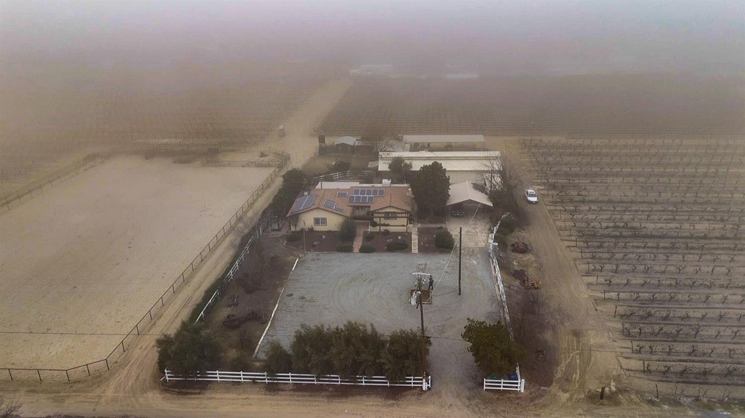 2104 W Magnolia Ave, Caruthers, CA 93609