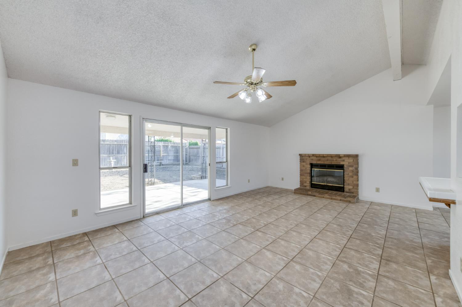 6312 N Delbert Ave, Fresno, CA 93722