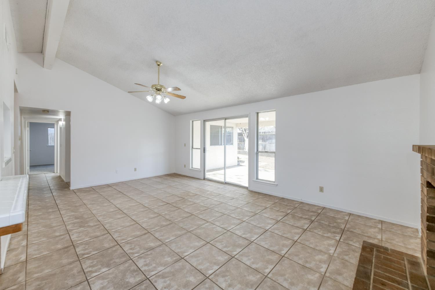 6312 N Delbert Ave, Fresno, CA 93722