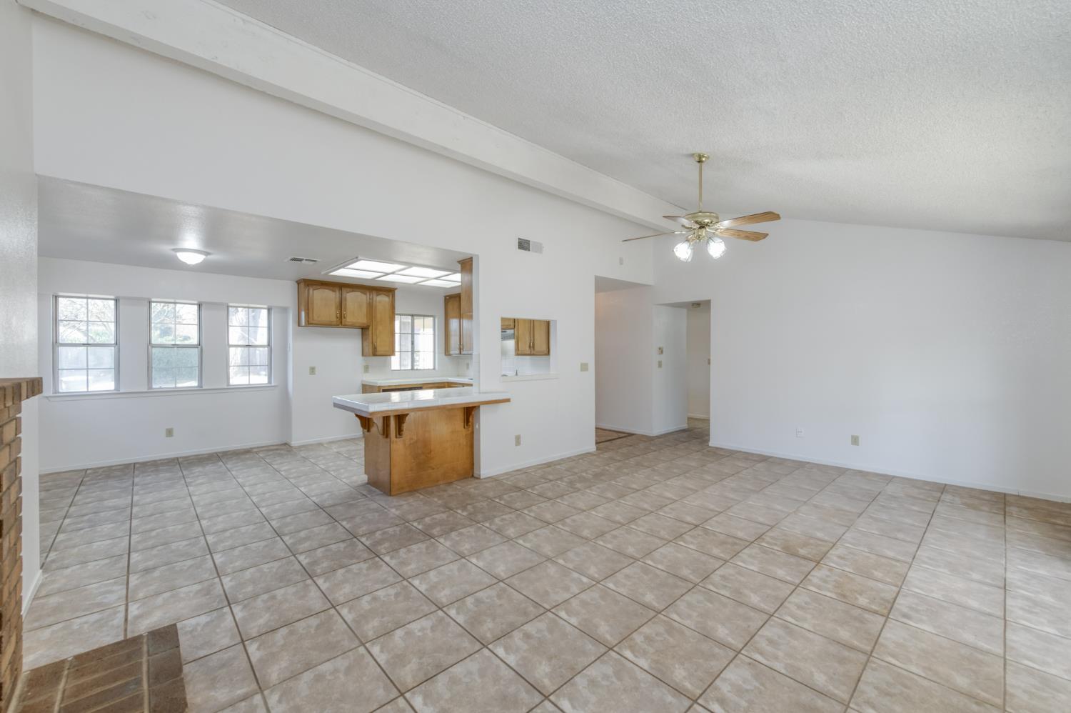 6312 N Delbert Ave, Fresno, CA 93722