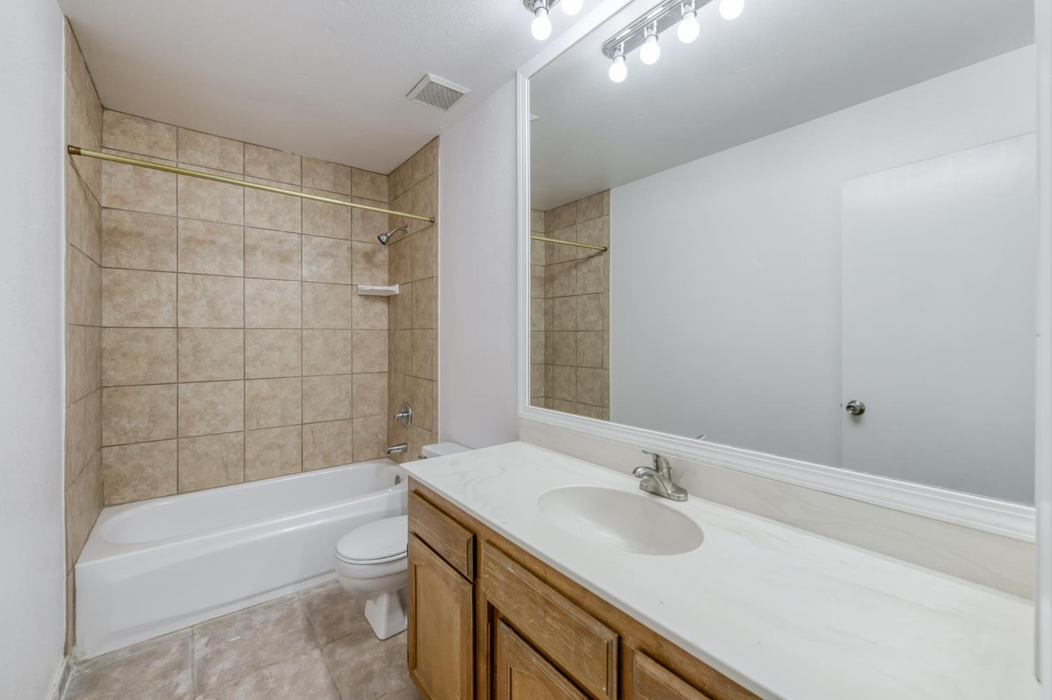 6312 N Delbert Ave, Fresno, CA 93722