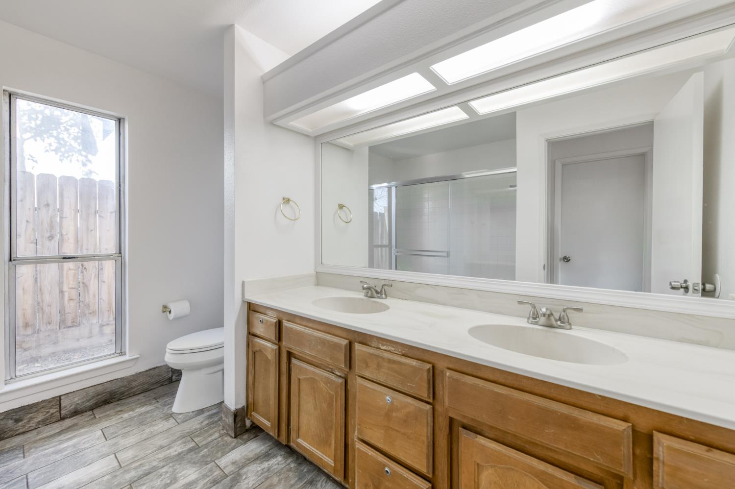 6312 N Delbert Ave, Fresno, CA 93722