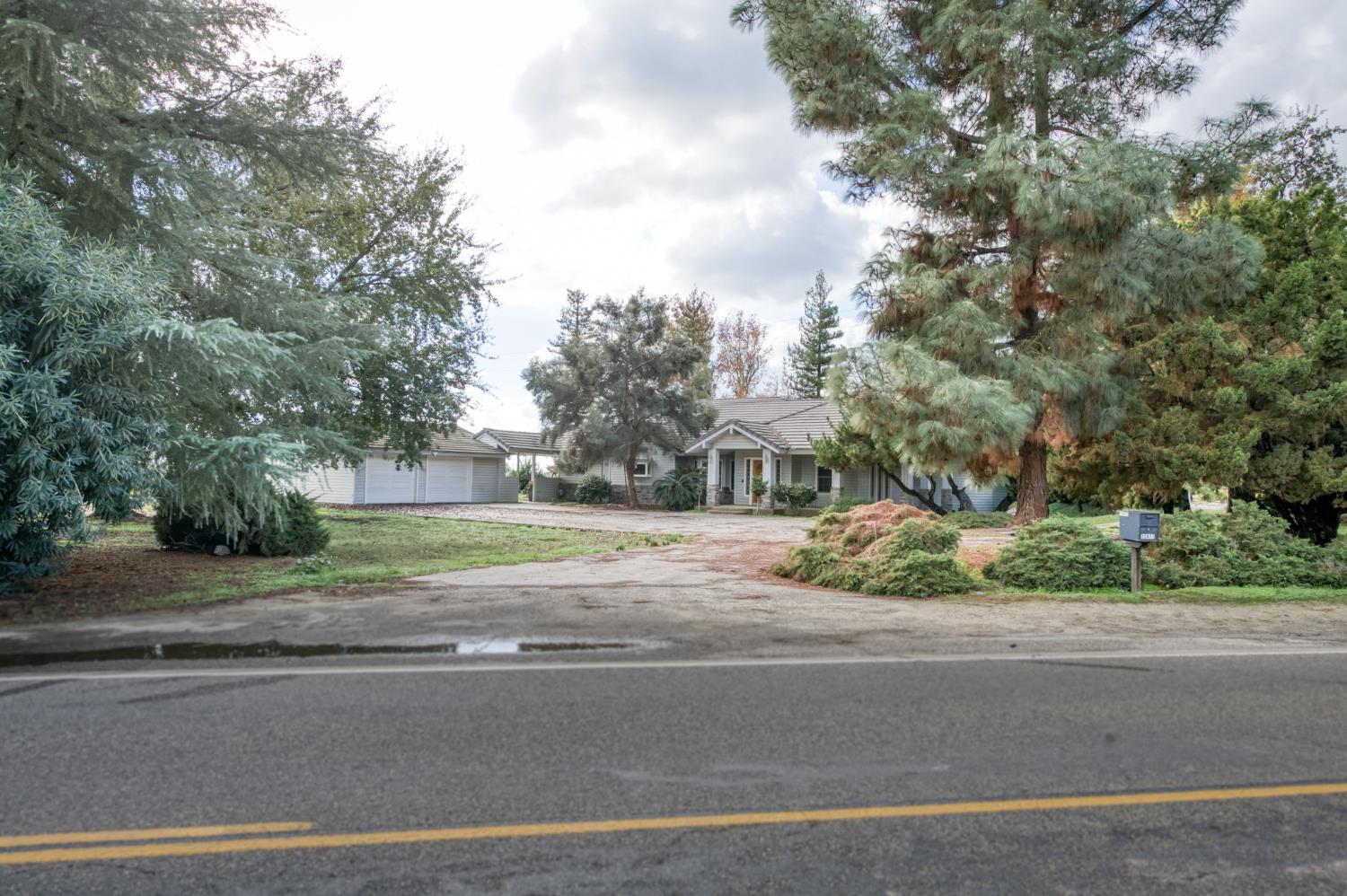 10477 S Henderson Rd, Fresno, CA 93706