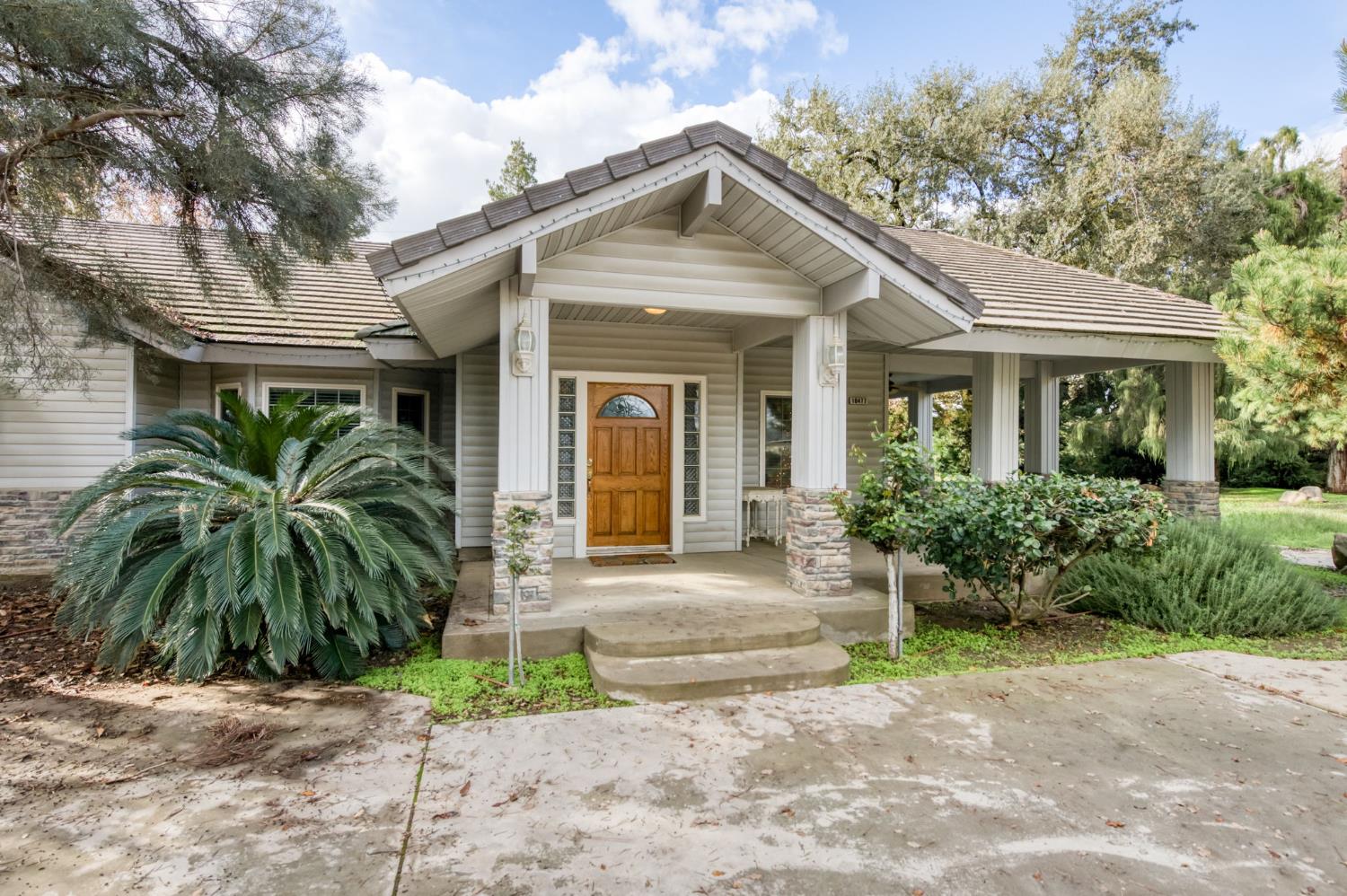 10477 S Henderson Rd, Fresno, CA 93706