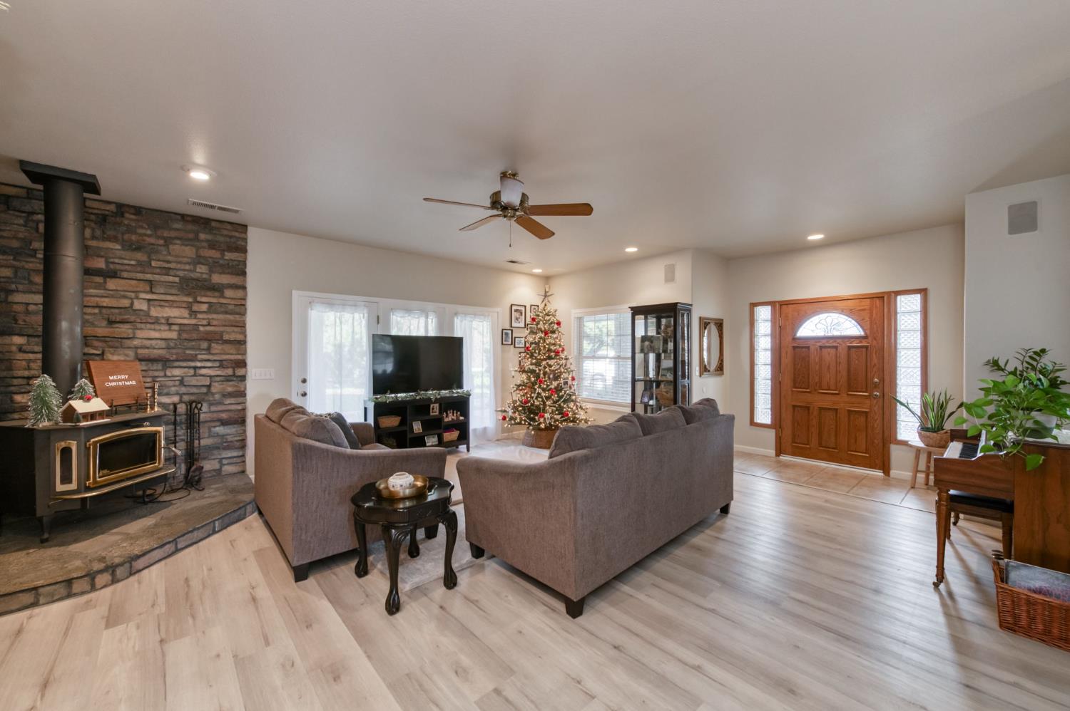 10477 S Henderson Rd, Fresno, CA 93706