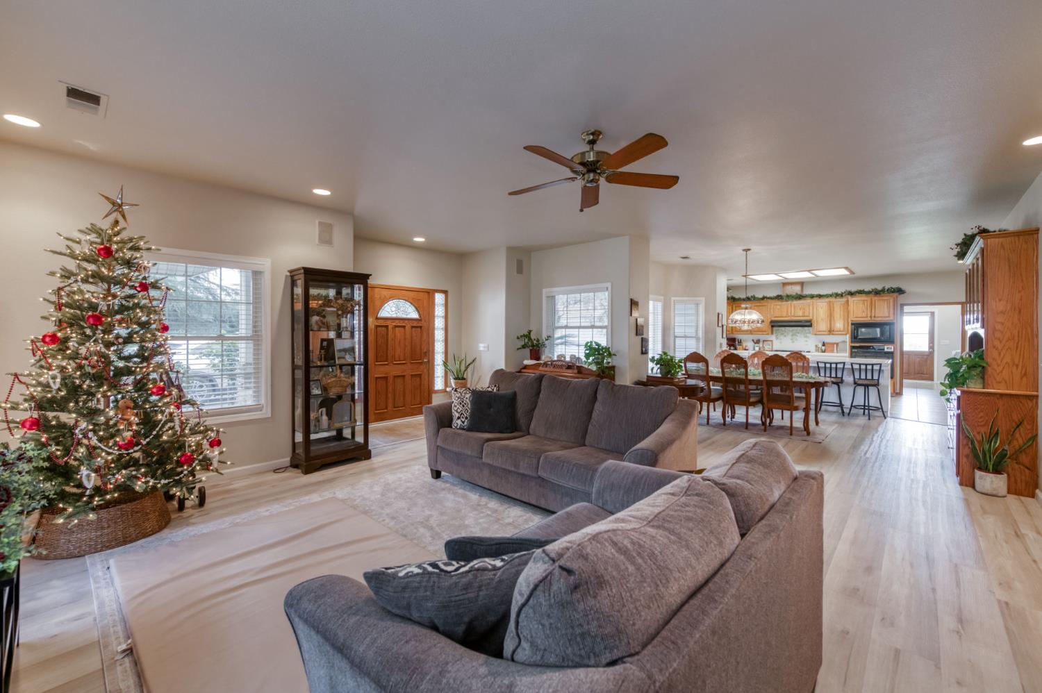 10477 S Henderson Rd, Fresno, CA 93706