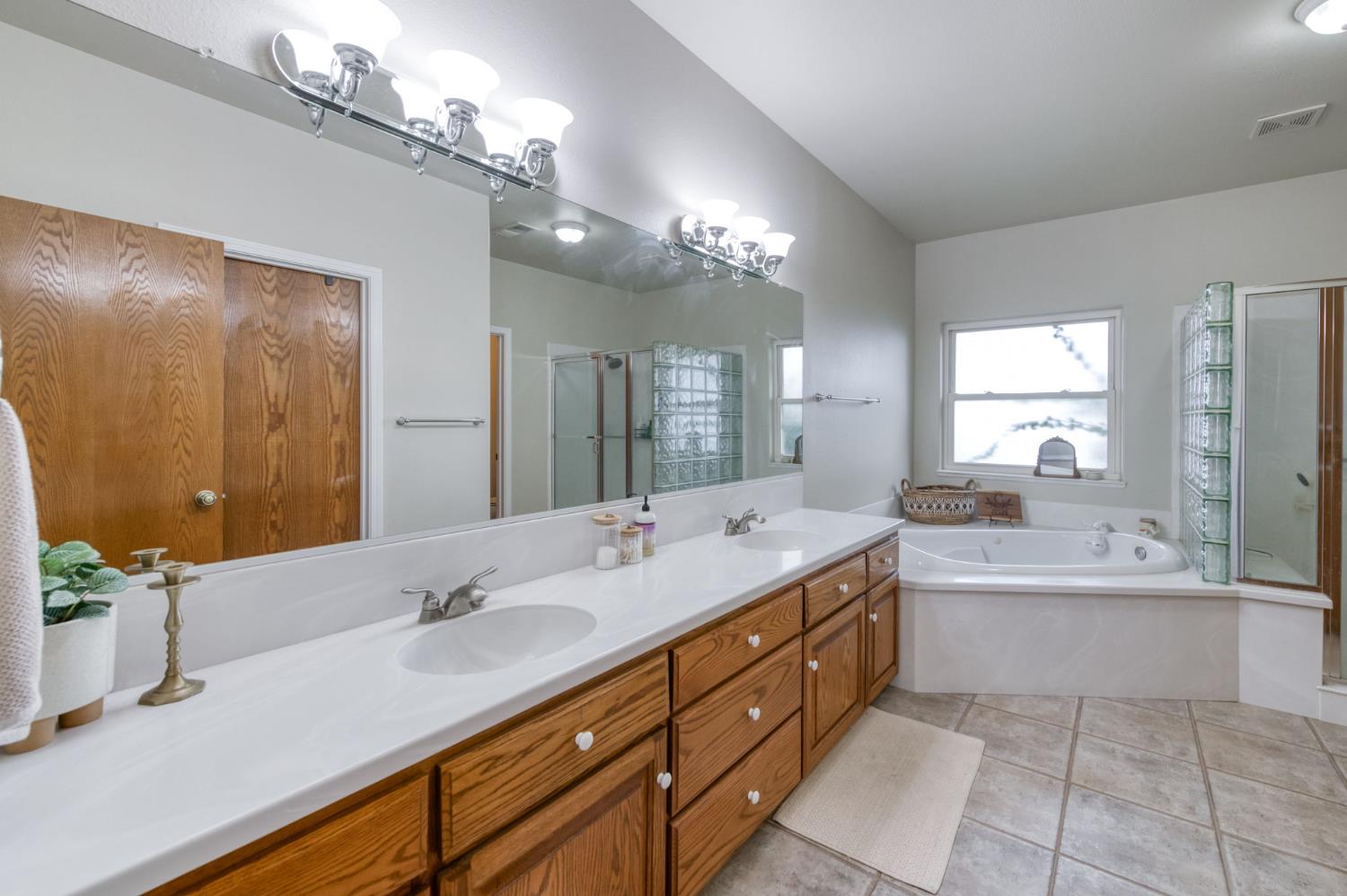 10477 S Henderson Rd, Fresno, CA 93706