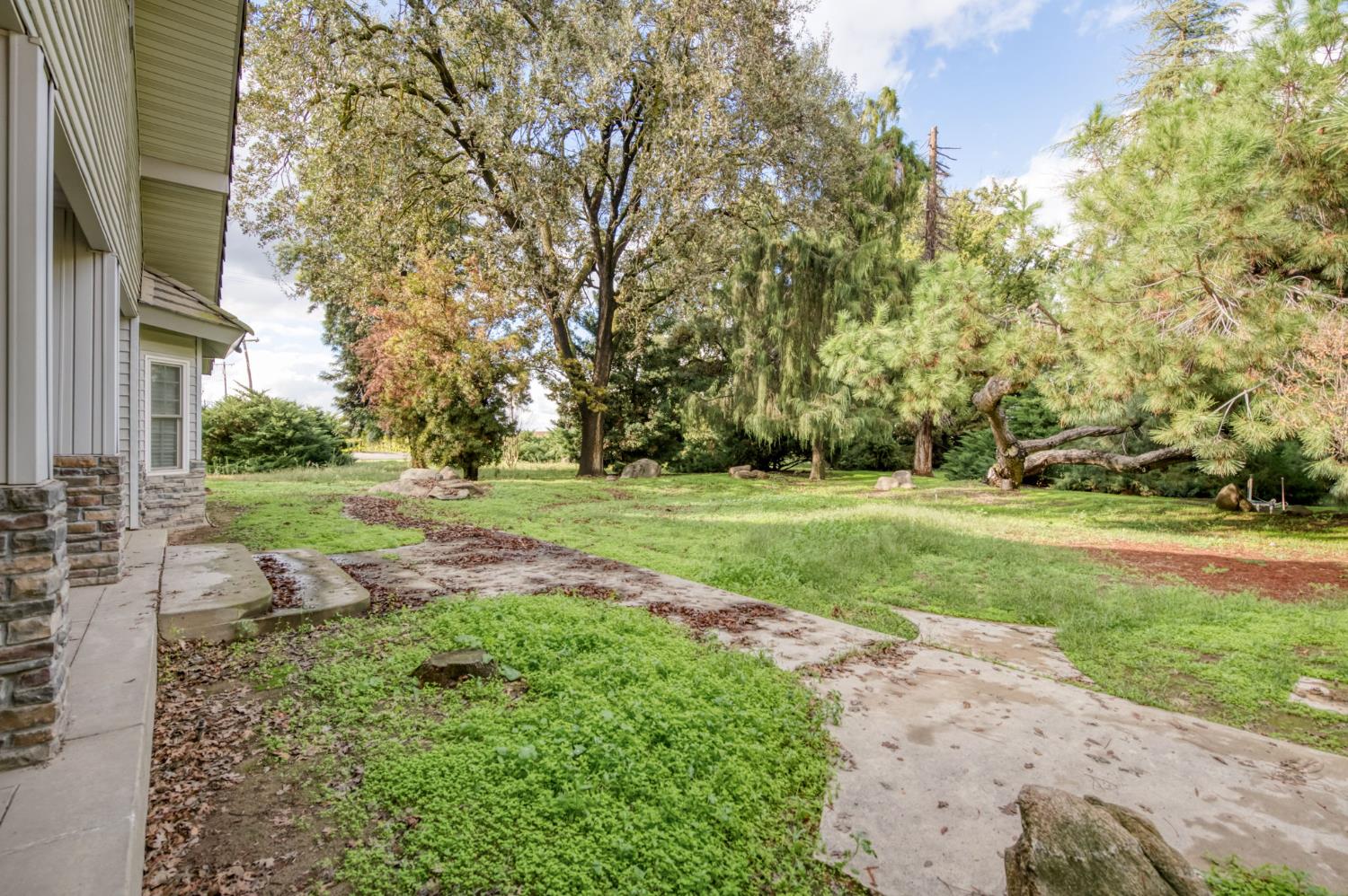 10477 S Henderson Rd, Fresno, CA 93706