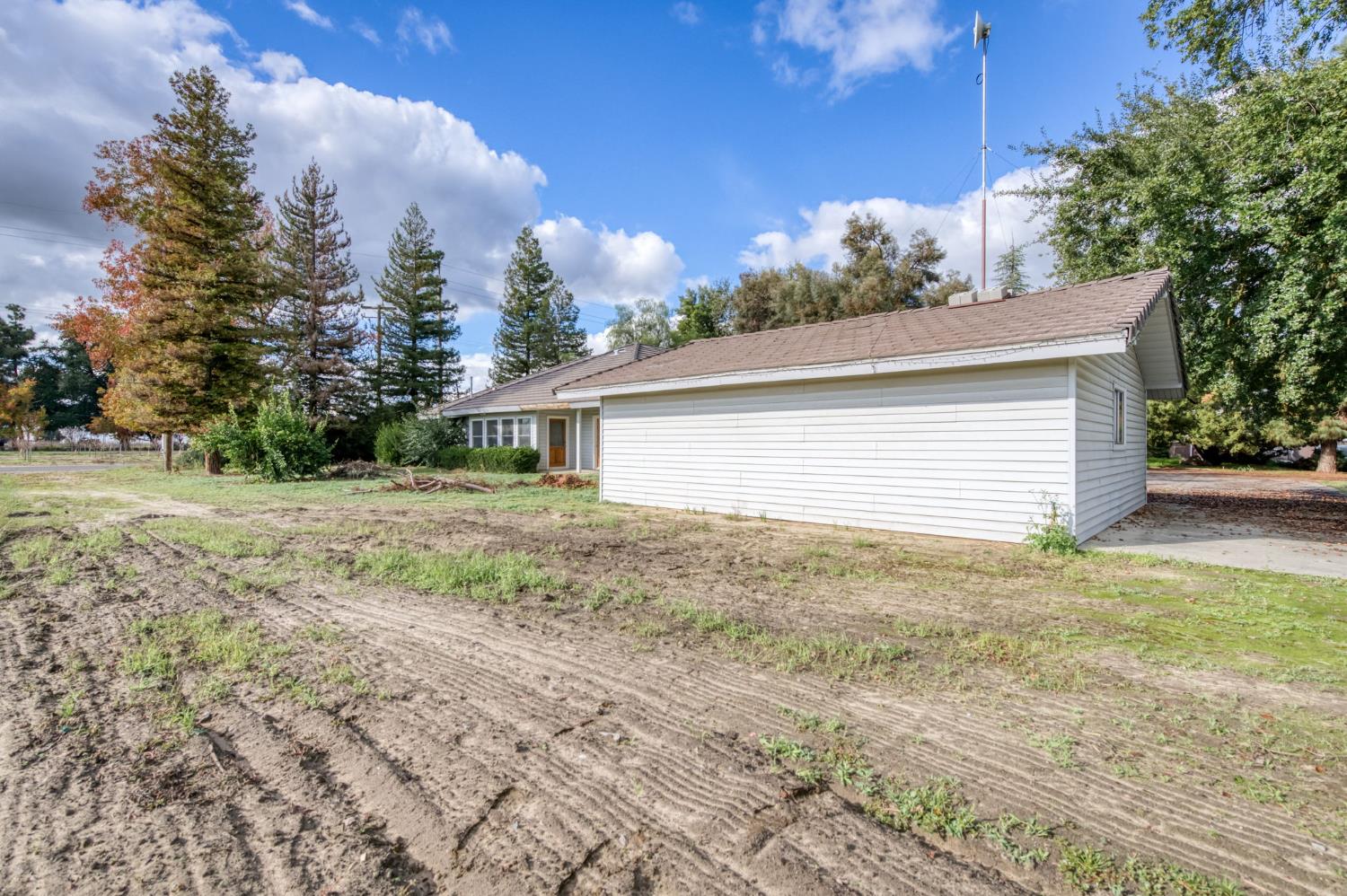 10477 S Henderson Rd, Fresno, CA 93706