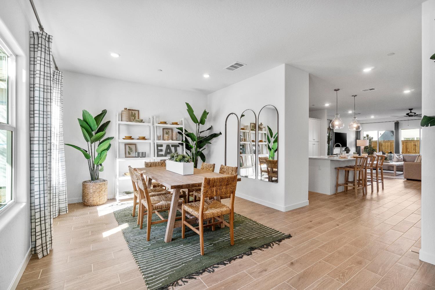 1053 Springtime Ave, Clovis, CA 93619