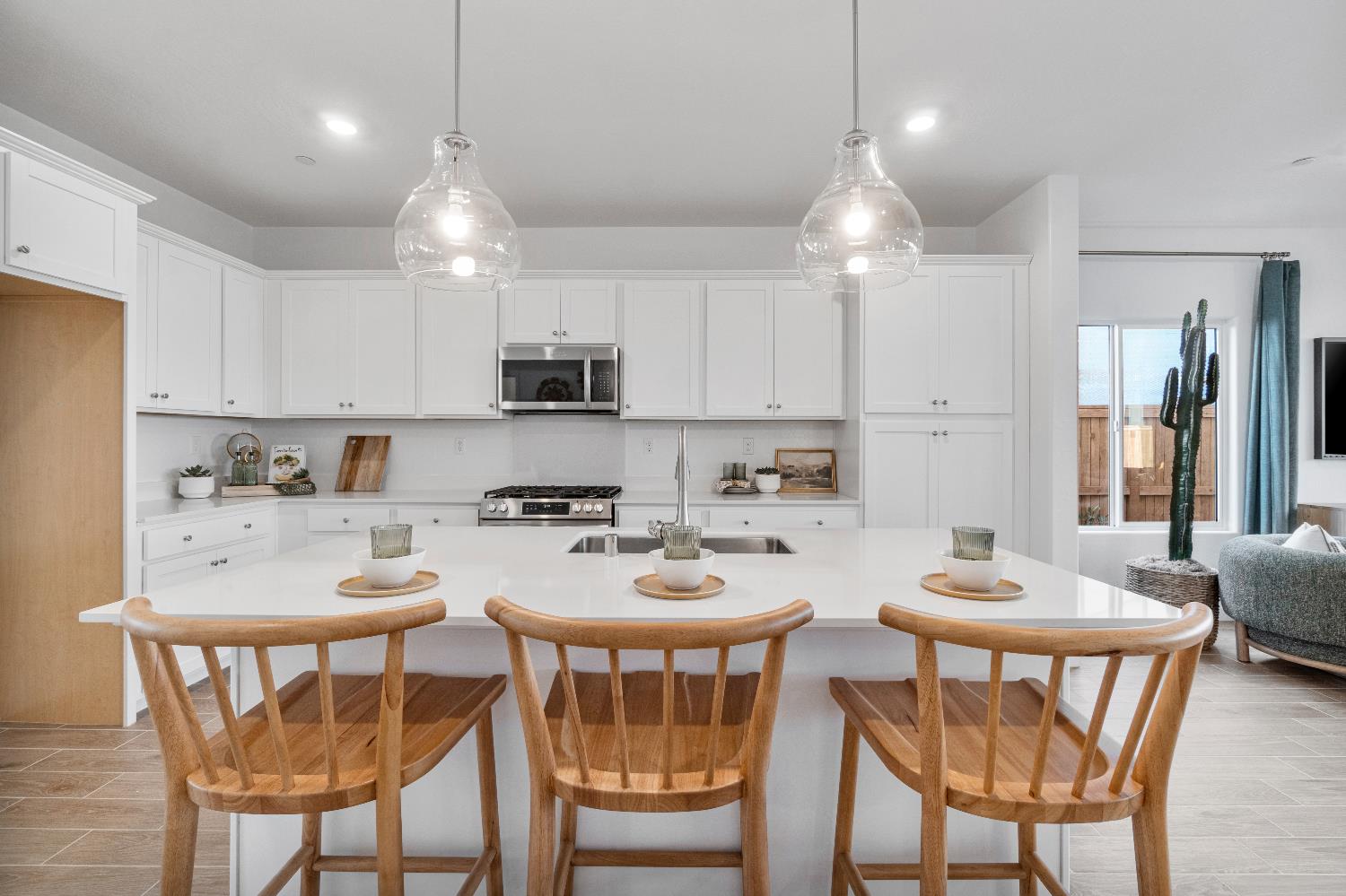 1053 Springtime Ave, Clovis, CA 93619