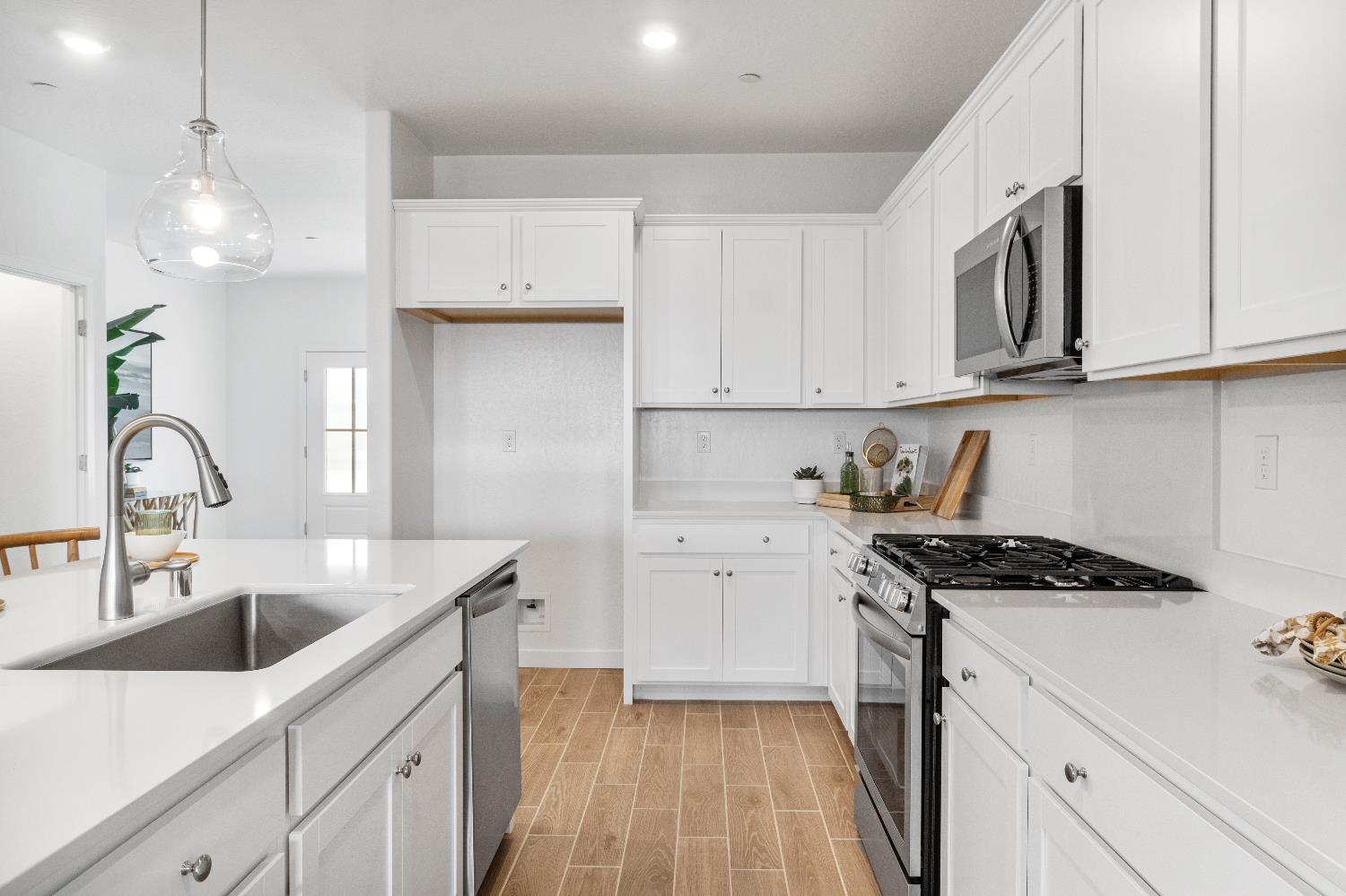 1053 Springtime Ave, Clovis, CA 93619