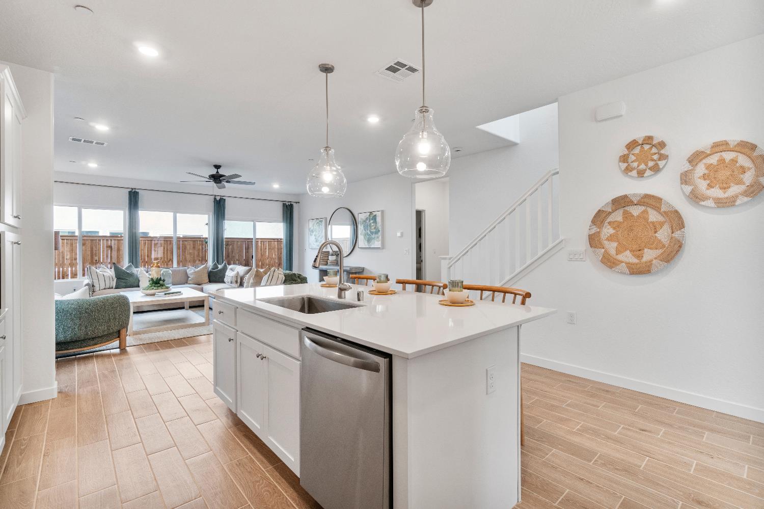 1053 Springtime Ave, Clovis, CA 93619