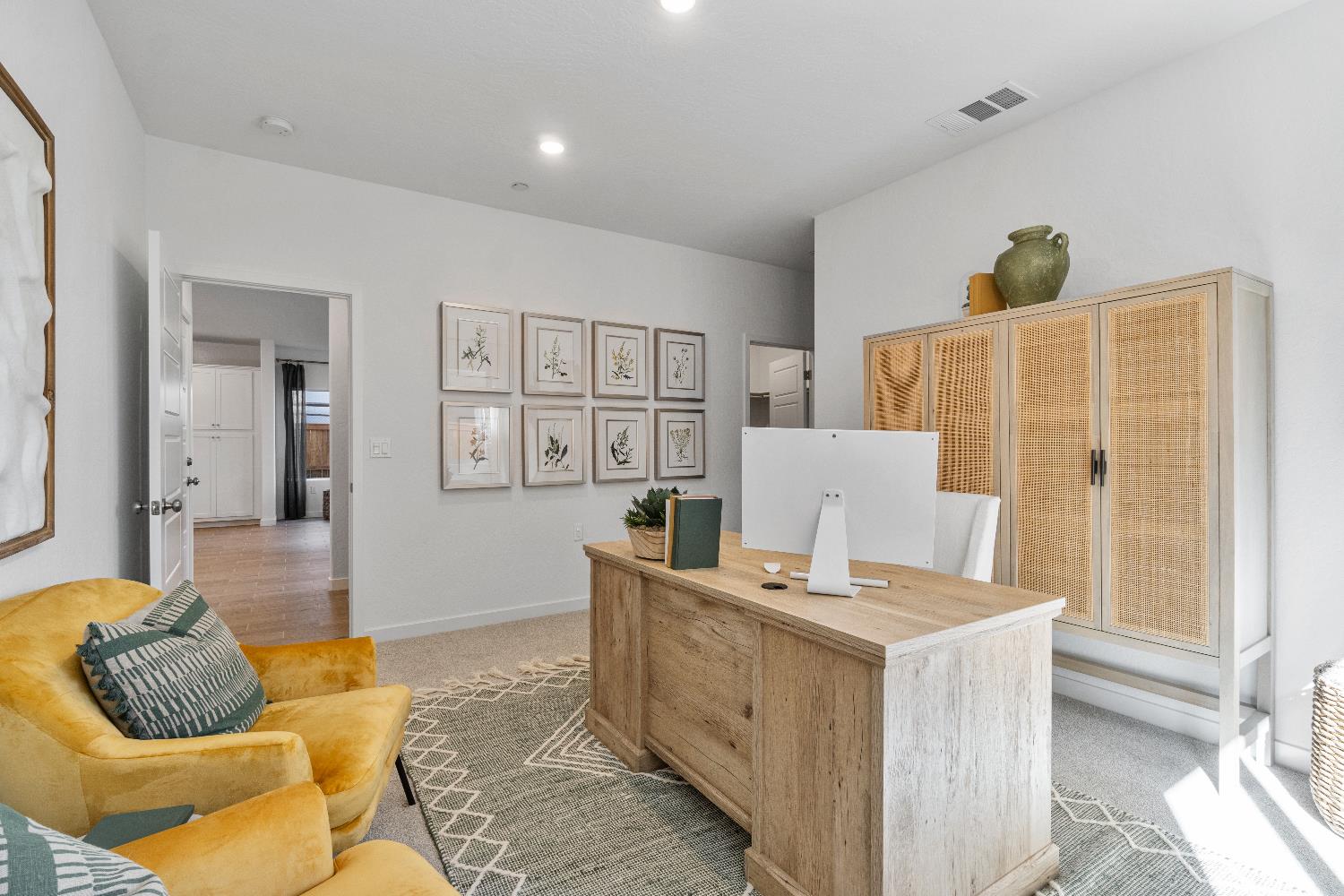 1053 Springtime Ave, Clovis, CA 93619