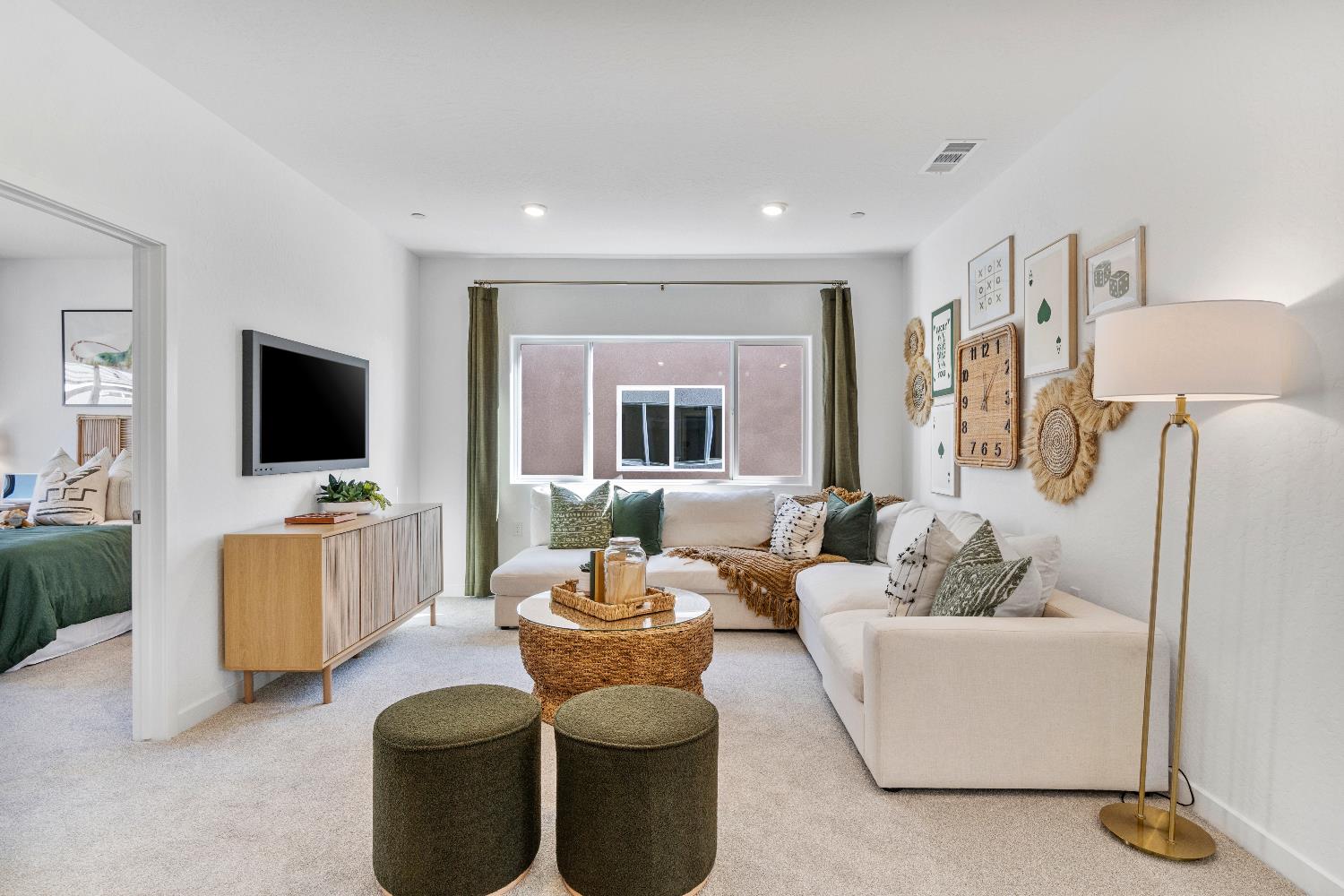 1053 Springtime Ave, Clovis, CA 93619