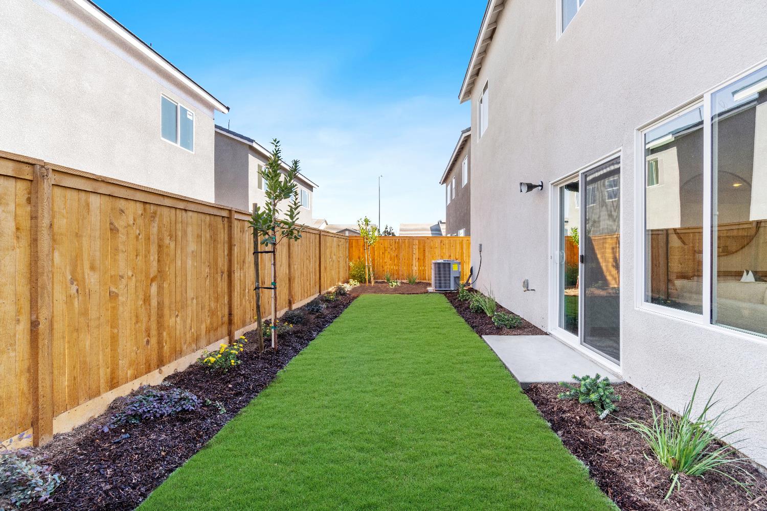 1053 Springtime Ave, Clovis, CA 93619