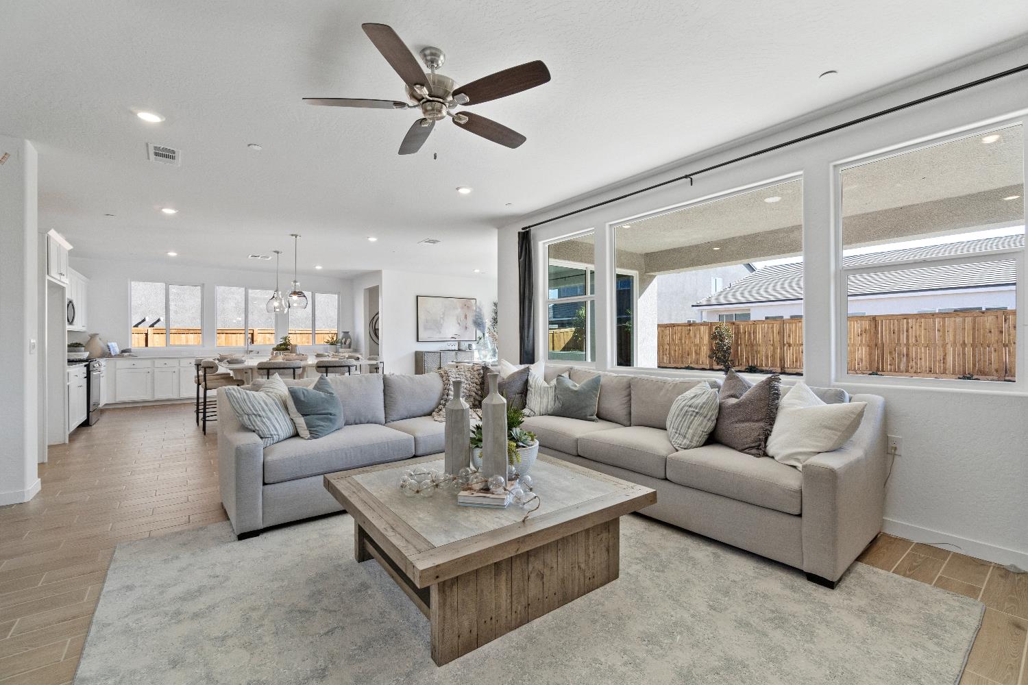 1046 Springtime Ave, Clovis, CA 93619