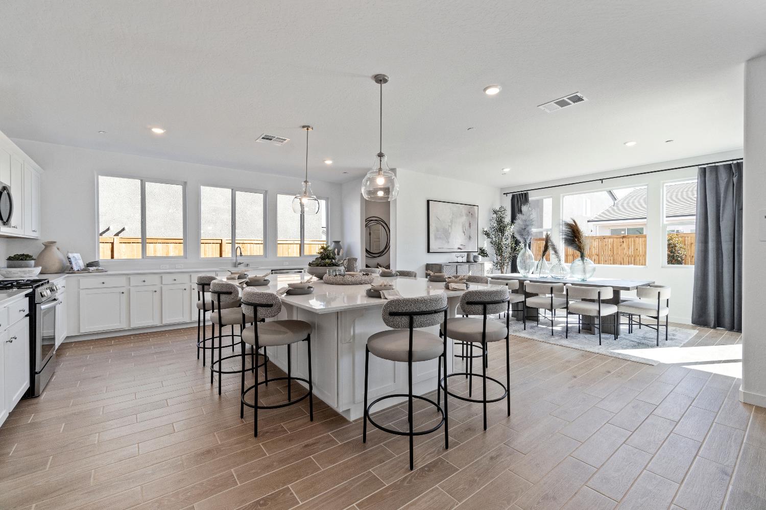 1046 Springtime Ave, Clovis, CA 93619