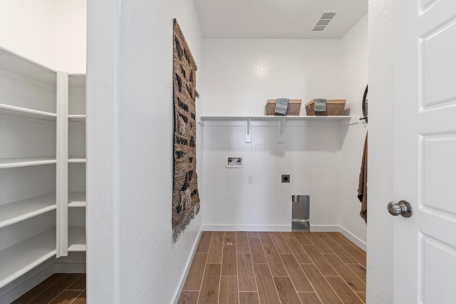 1046 Springtime Ave, Clovis, CA 93619