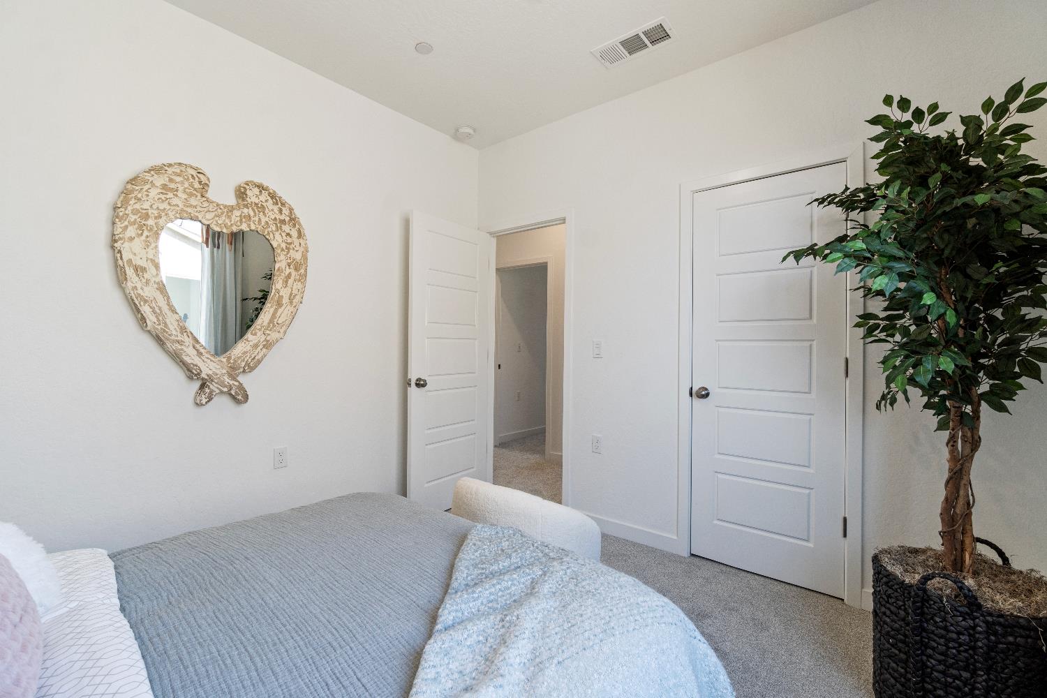 1046 Springtime Ave, Clovis, CA 93619