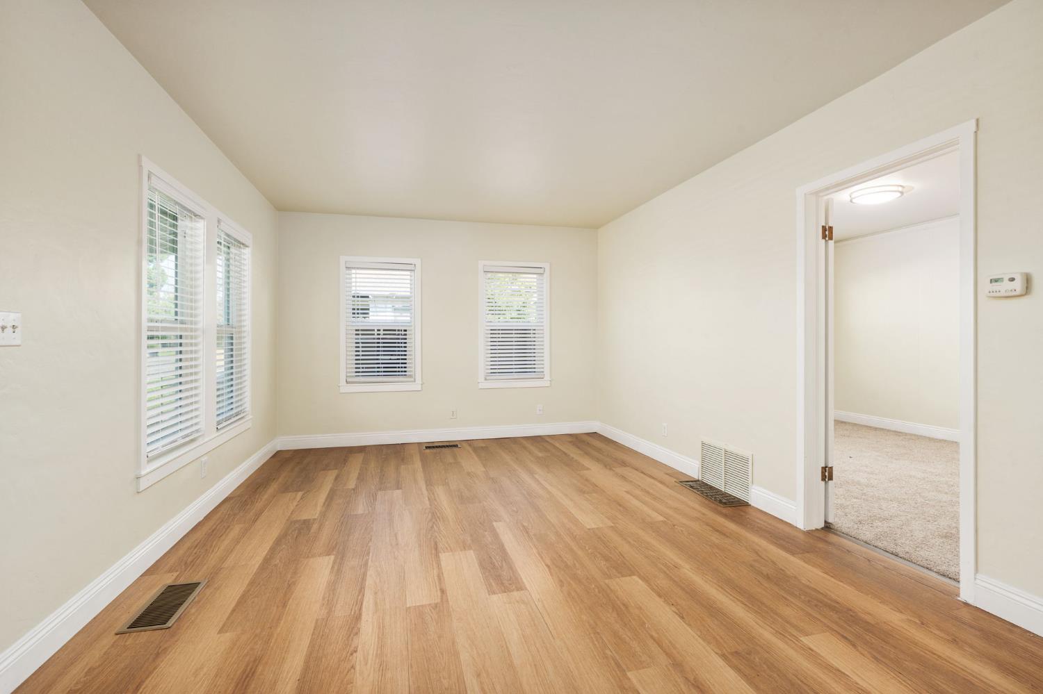 1816 N Vagedes Ave, Fresno, CA 93705