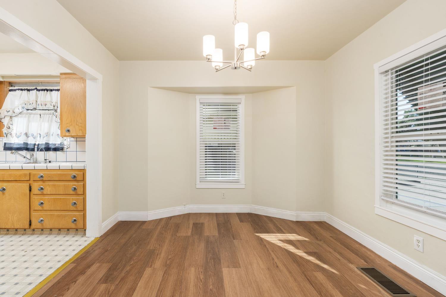 1816 N Vagedes Ave, Fresno, CA 93705