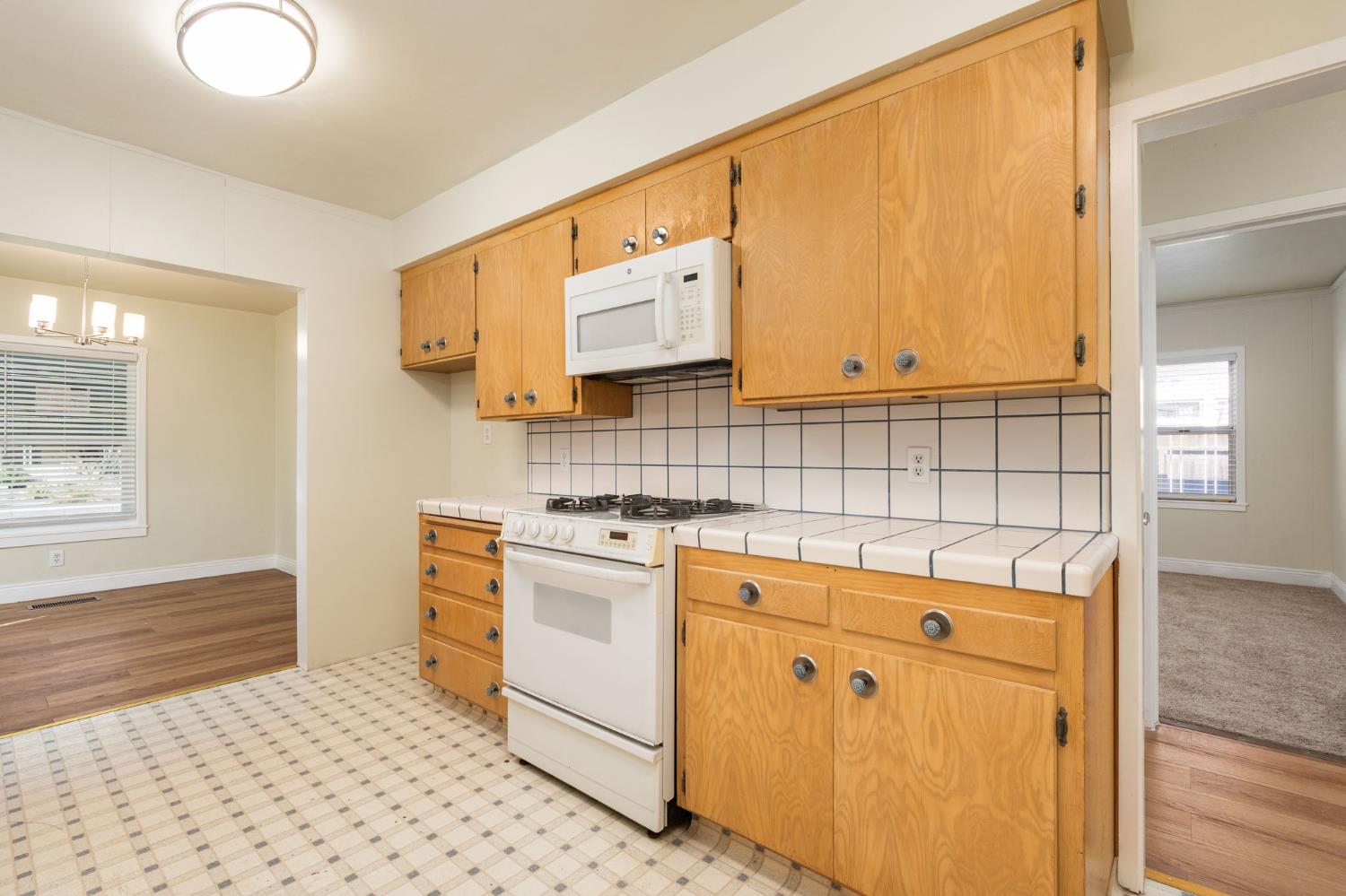 1816 N Vagedes Ave, Fresno, CA 93705