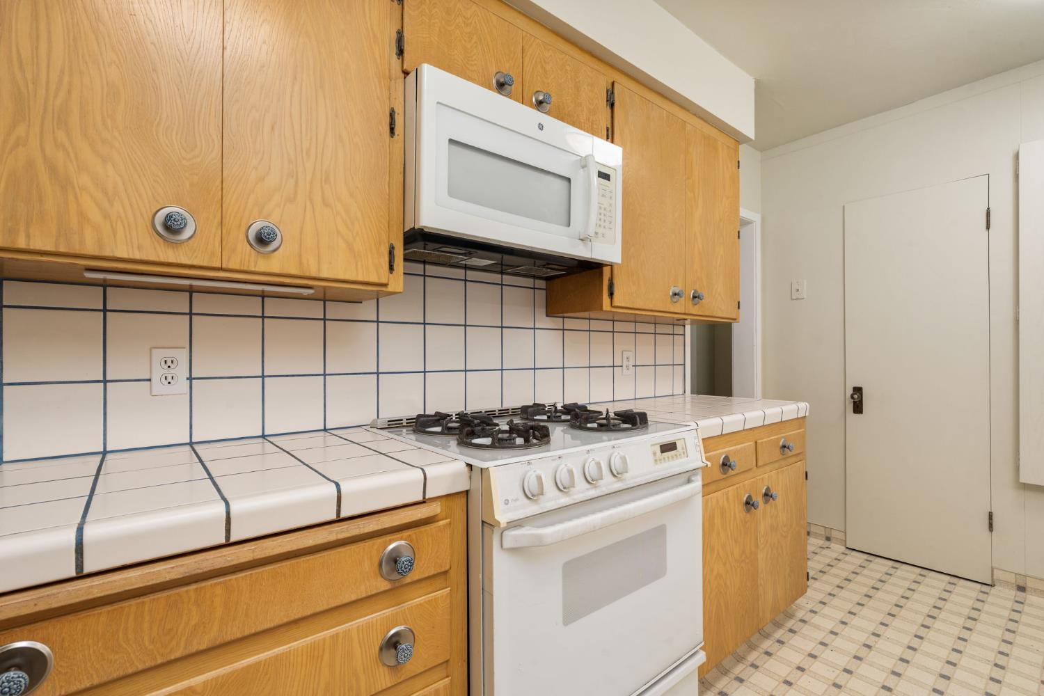 1816 N Vagedes Ave, Fresno, CA 93705