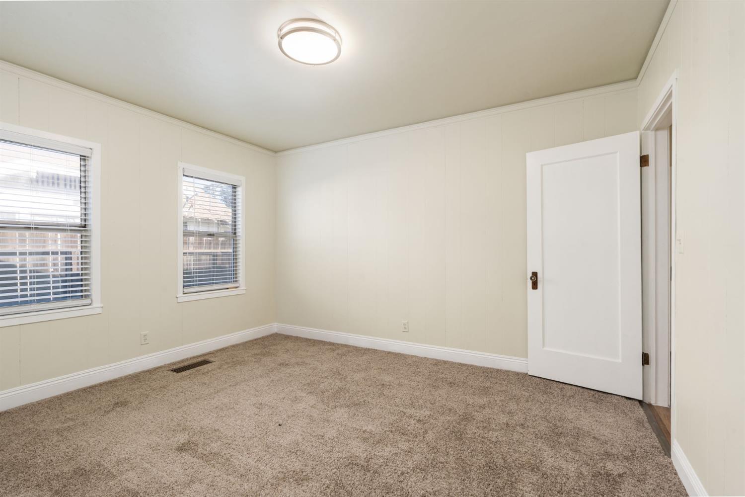 1816 N Vagedes Ave, Fresno, CA 93705