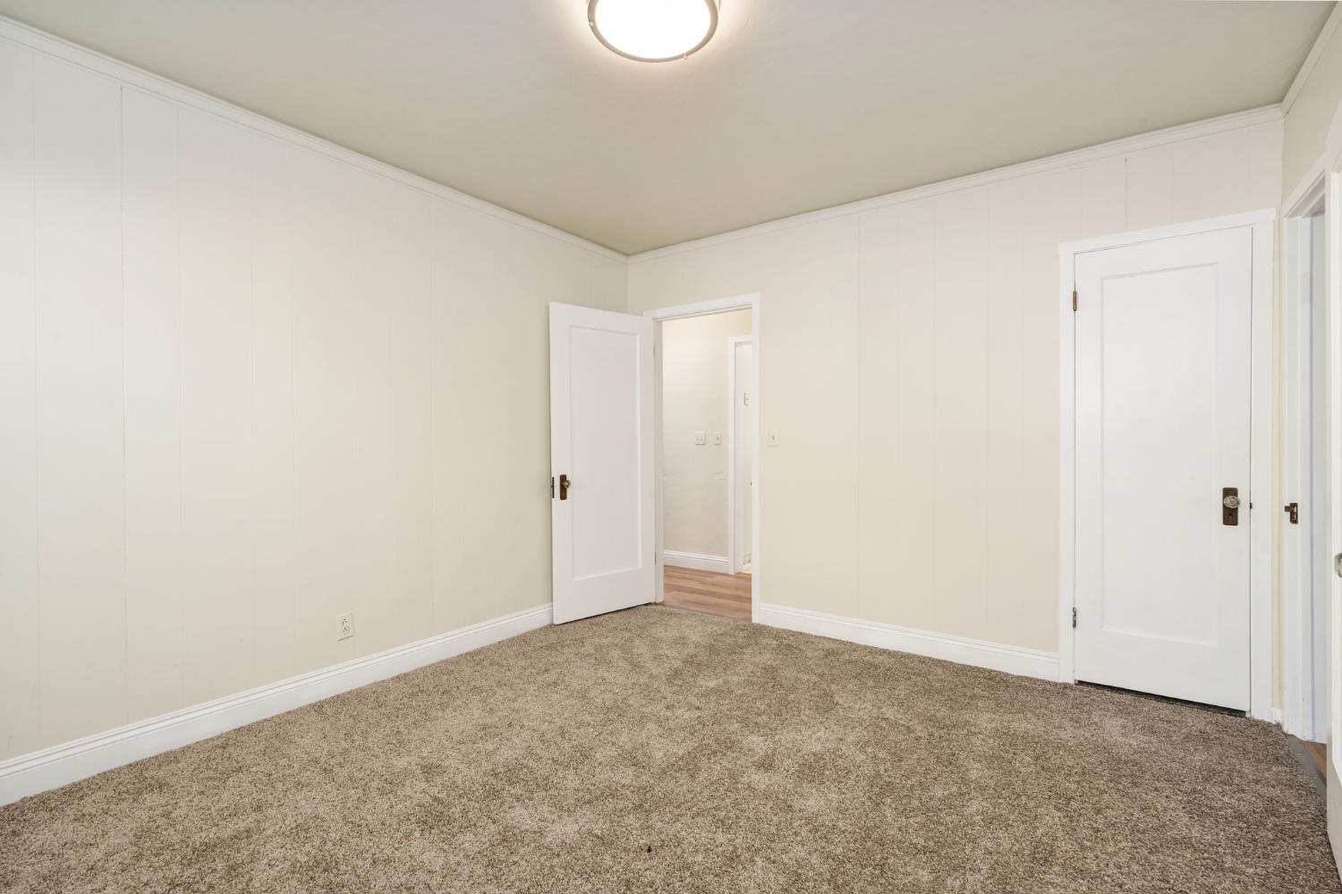 1816 N Vagedes Ave, Fresno, CA 93705