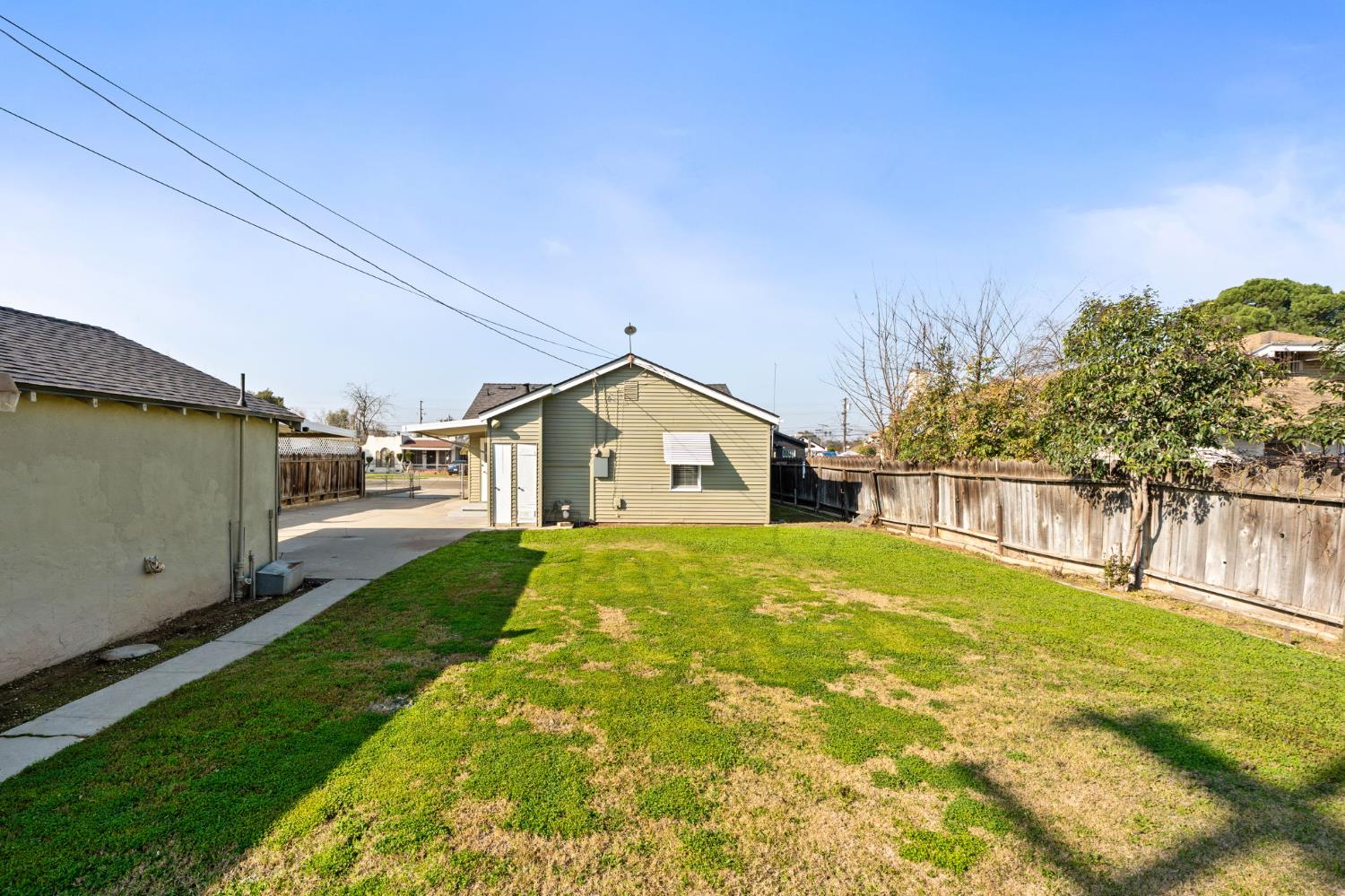 1816 N Vagedes Ave, Fresno, CA 93705