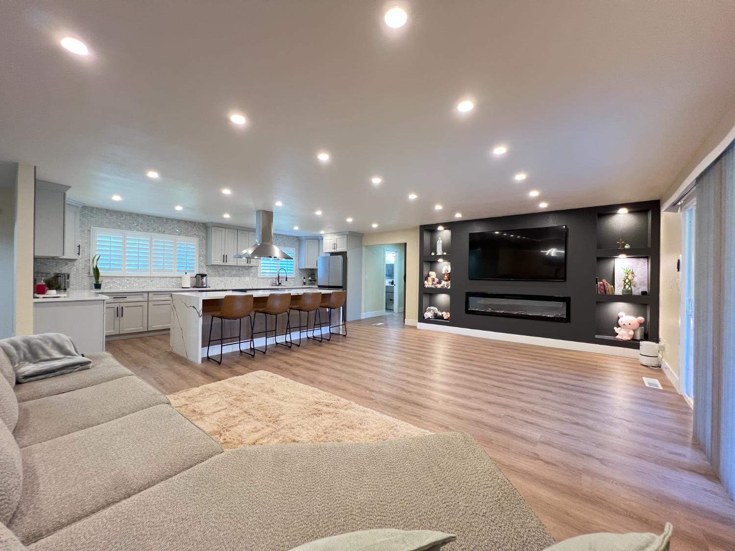 5686 N Briarwood Ave, Fresno, CA 93711