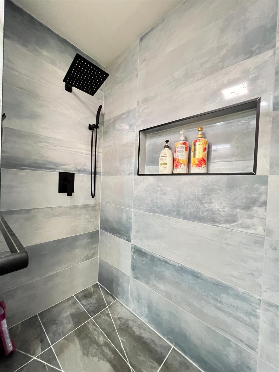 5686 N Briarwood Ave, Fresno, CA 93711