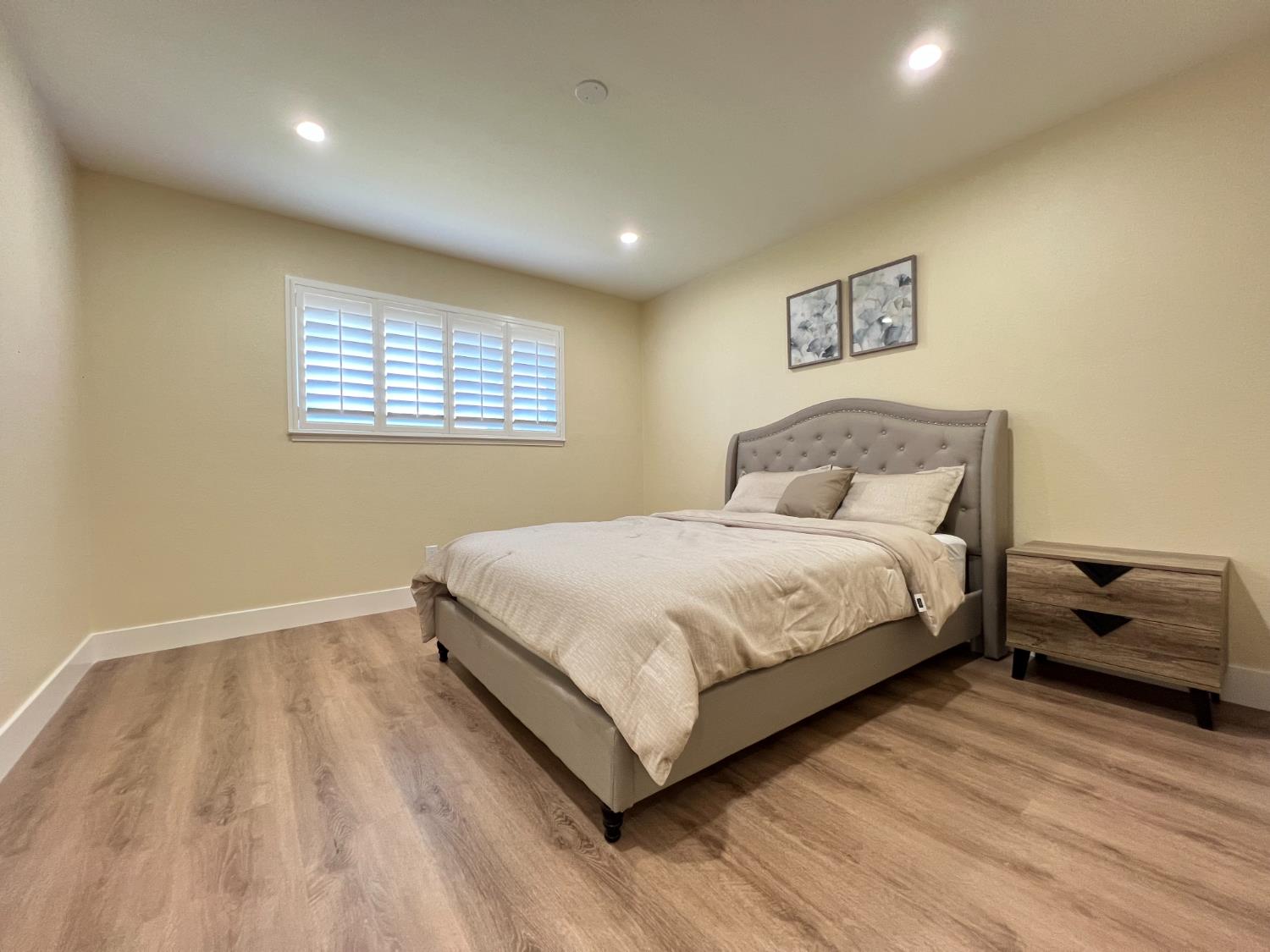 5686 N Briarwood Ave, Fresno, CA 93711