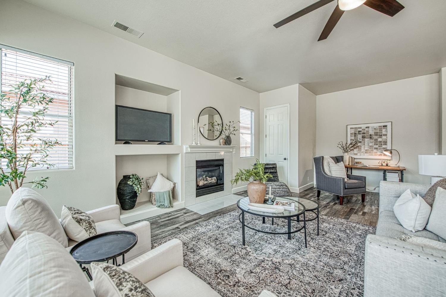 1420 N Dewitt Ave, Clovis, CA 93619