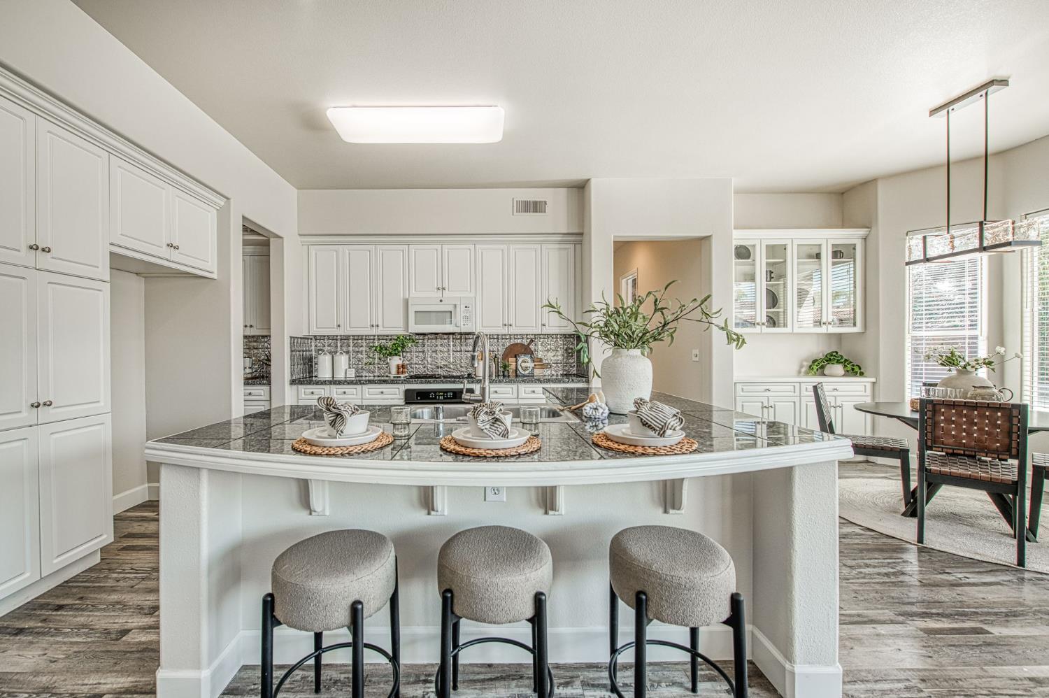 1420 N Dewitt Ave, Clovis, CA 93619