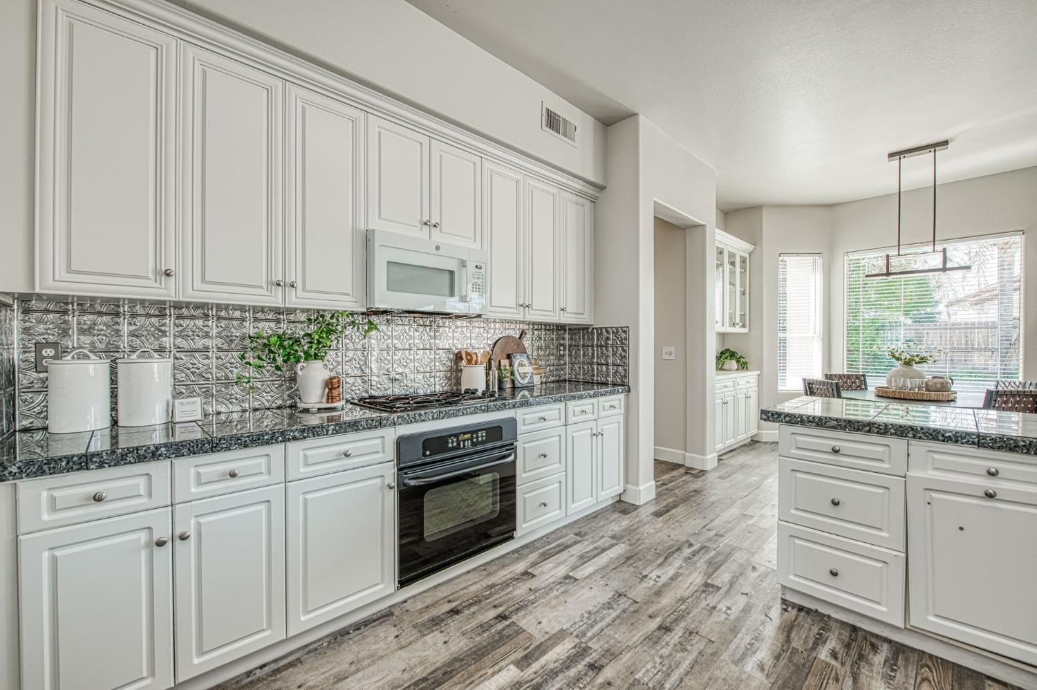 1420 N Dewitt Ave, Clovis, CA 93619