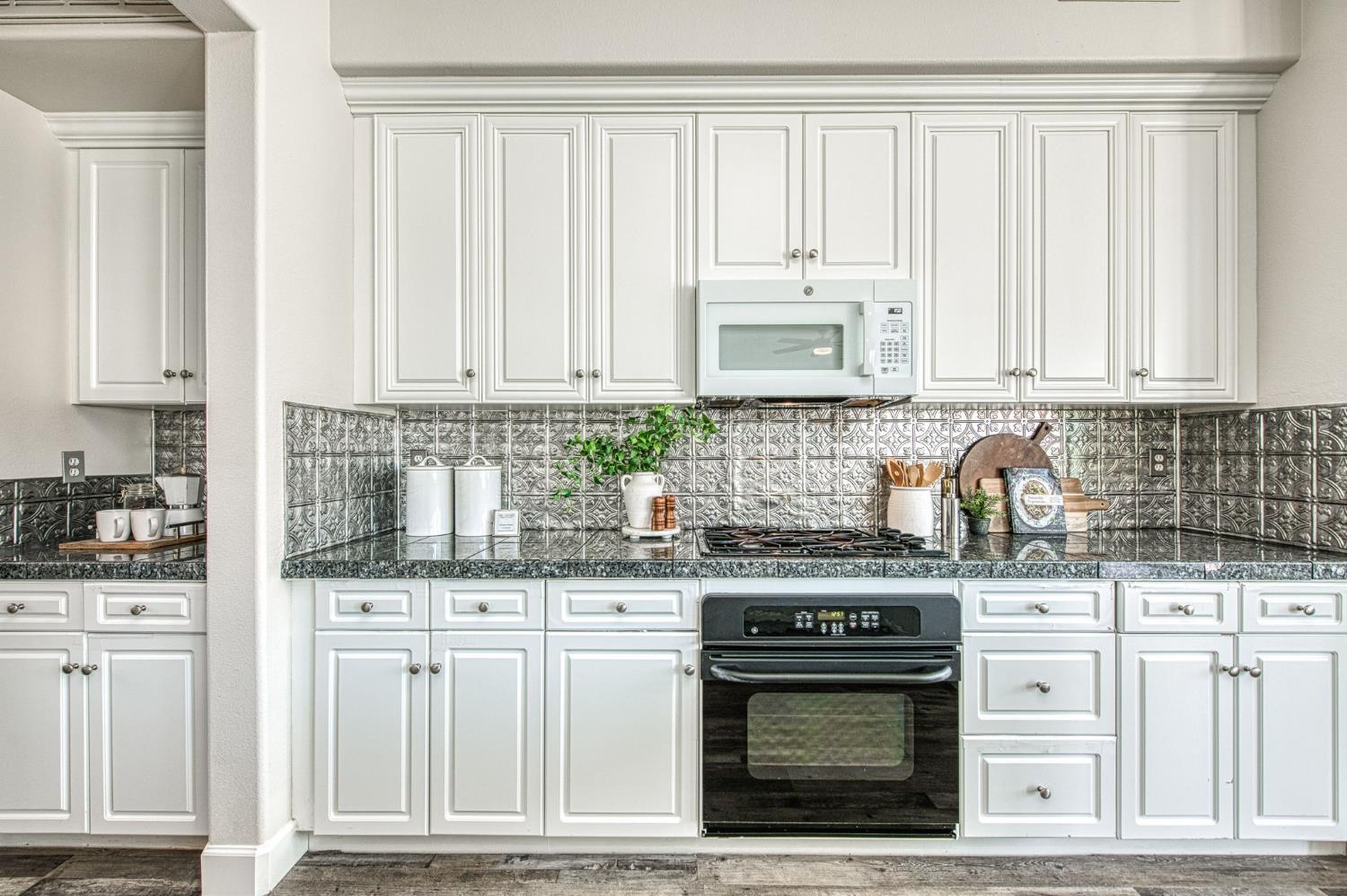 1420 N Dewitt Ave, Clovis, CA 93619