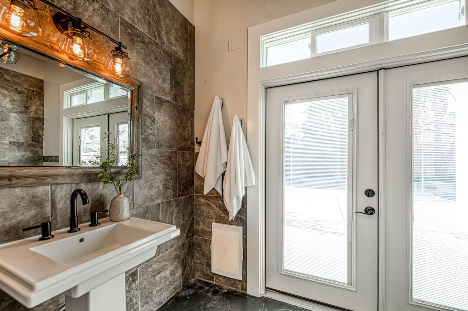 1420 N Dewitt Ave, Clovis, CA 93619