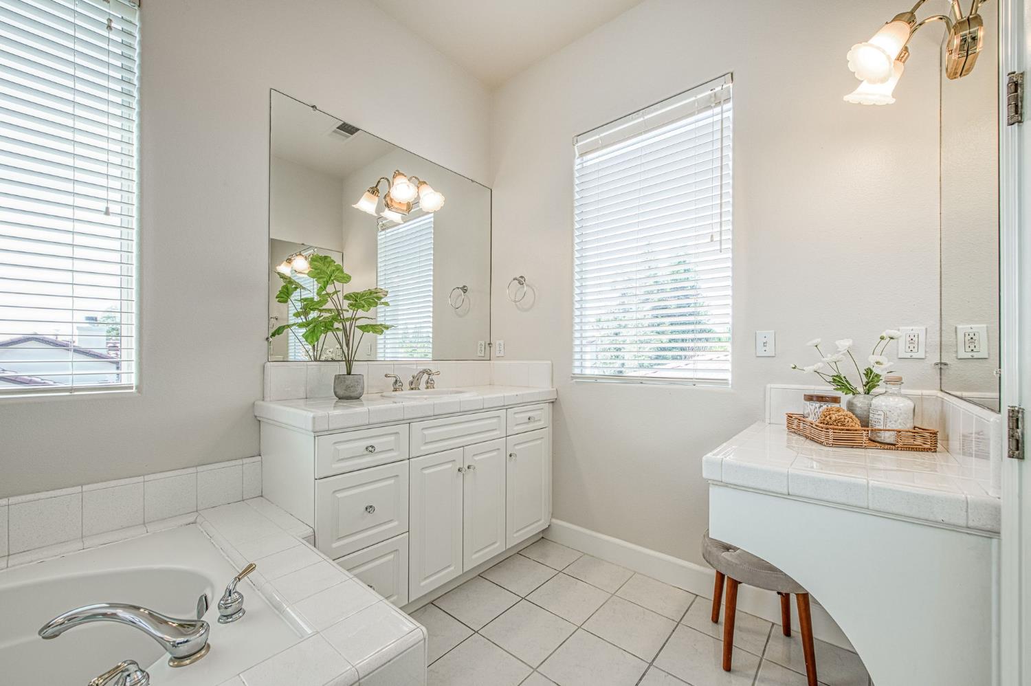 1420 N Dewitt Ave, Clovis, CA 93619